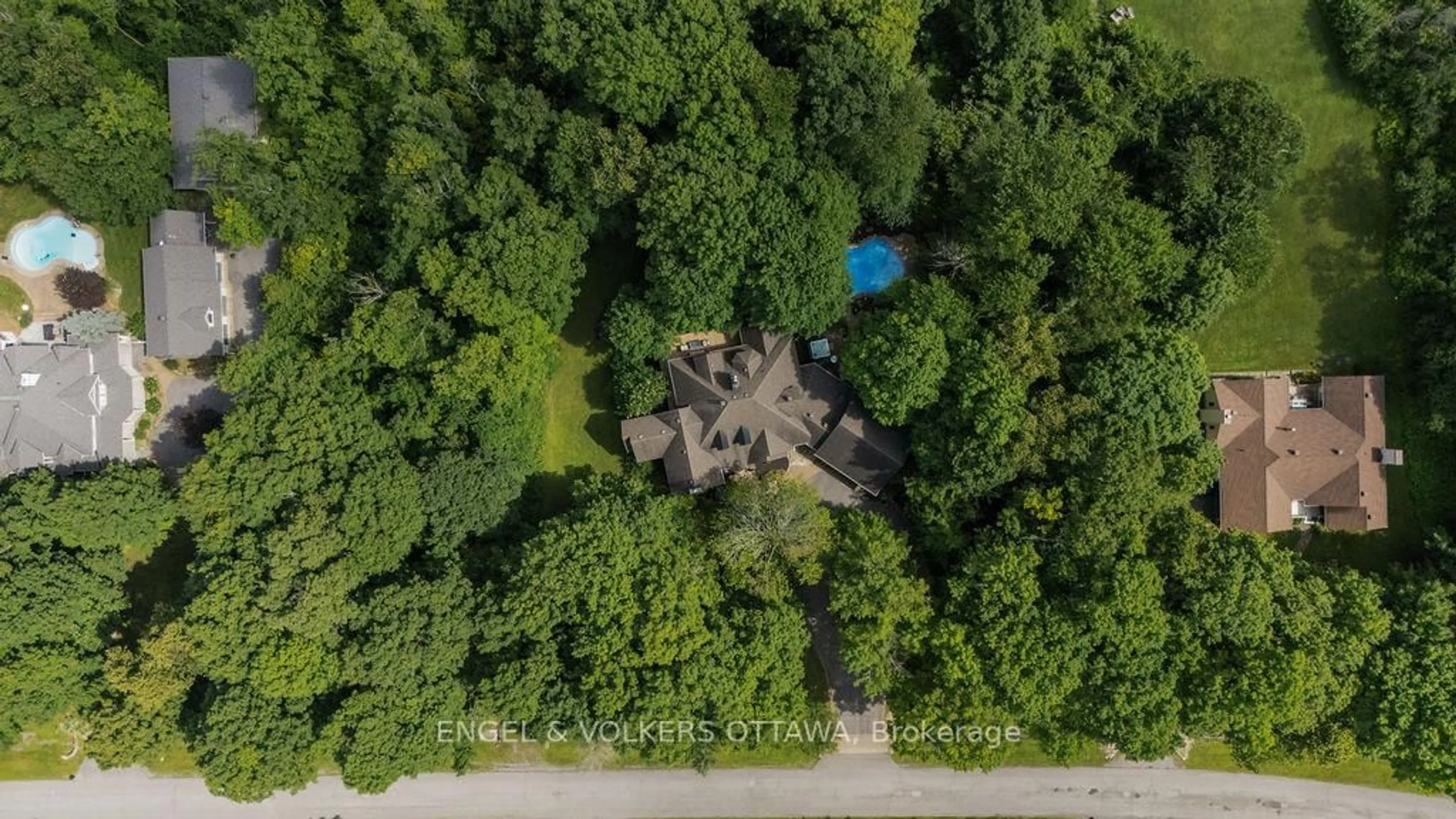 A pic from outside/outdoor area/front of a property/back of a property/a pic from drone, forest/trees view for 1412 HOUSTON Cres, Ottawa Ontario K2W 1B6