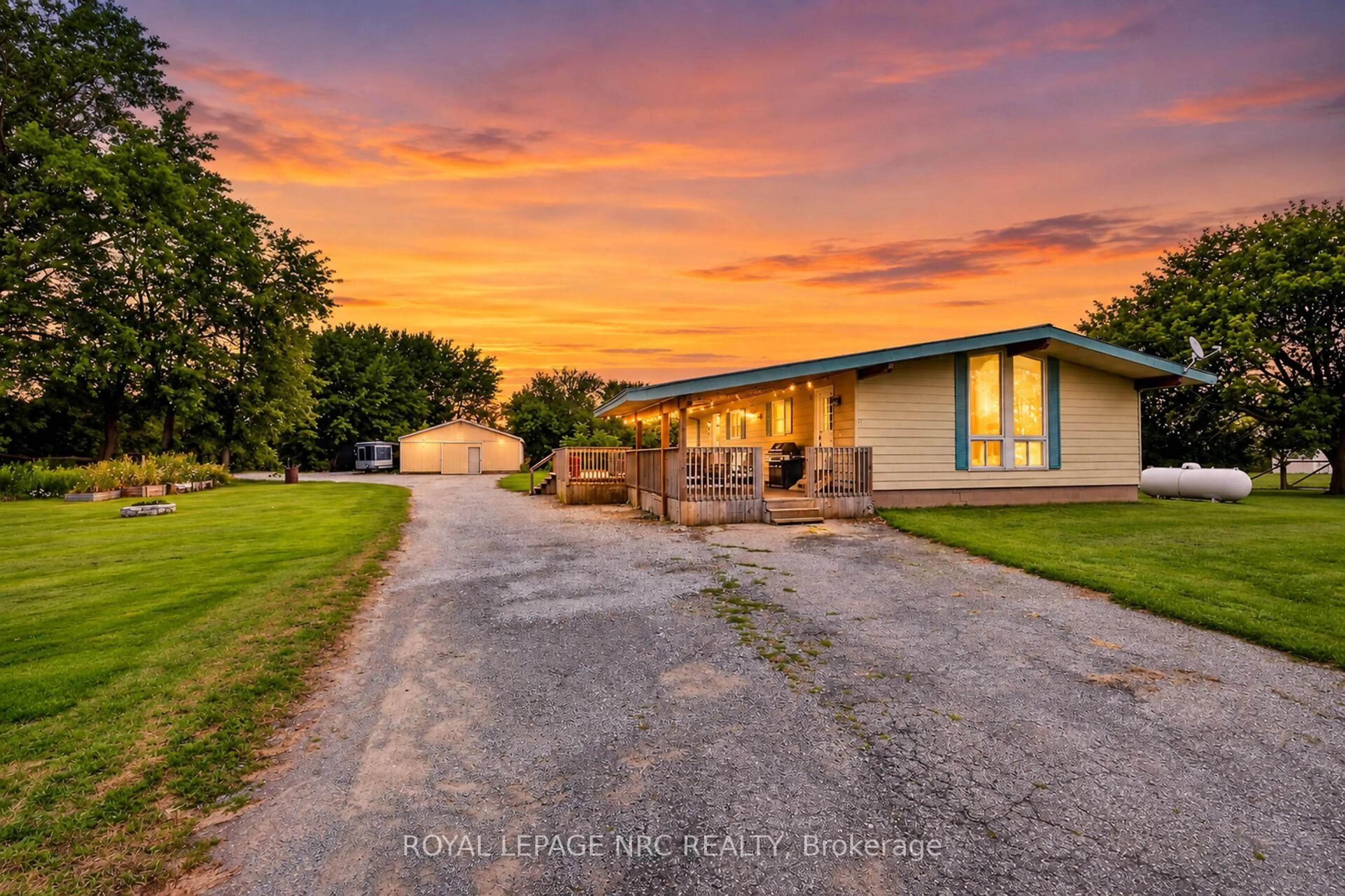 A pic from outside/outdoor area/front of a property/back of a property/a pic from drone, street for 82822 Old River Rd, Wainfleet Ontario L0R 2J0