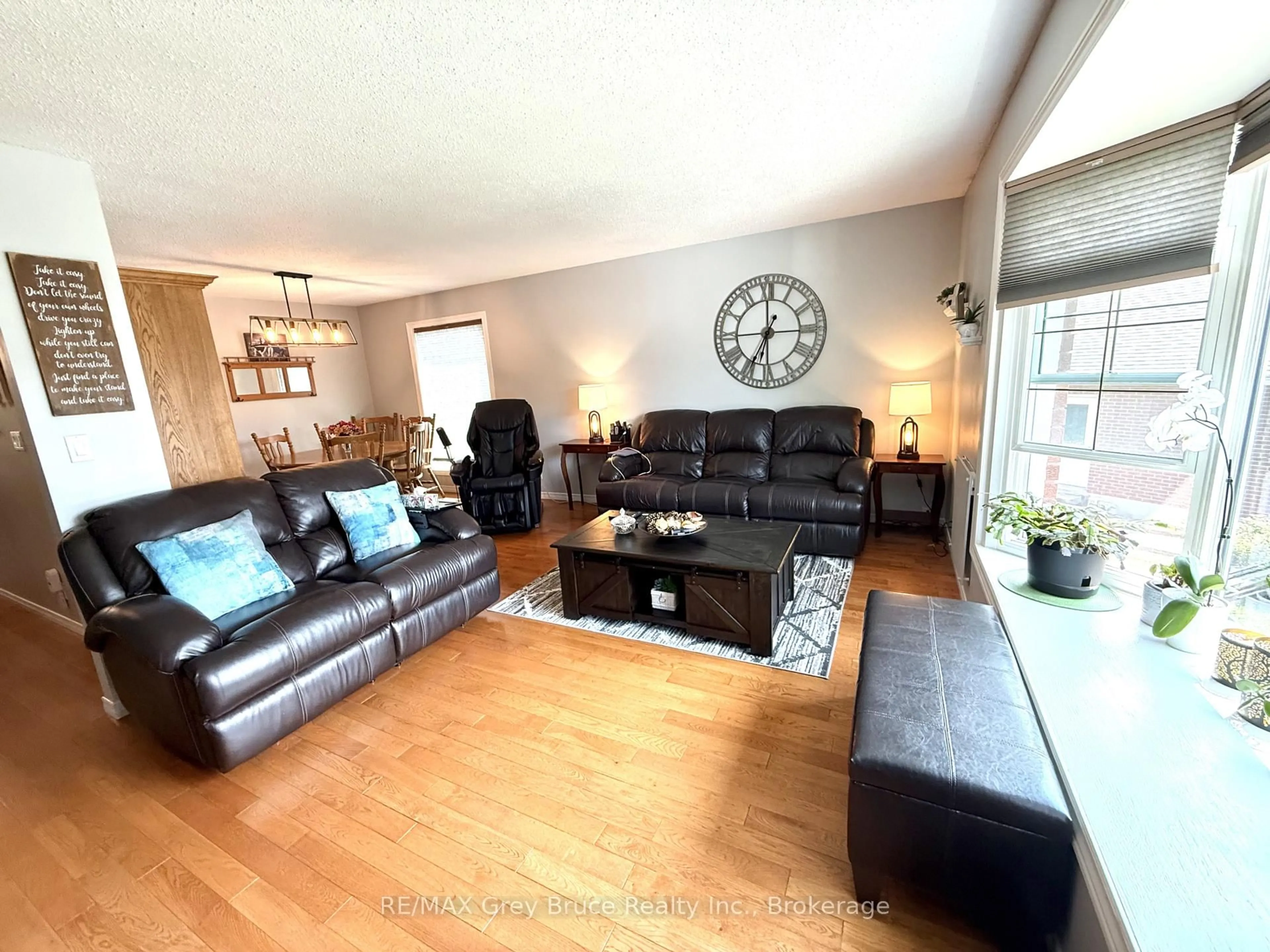 Living room with furniture, wood/laminate floor for 17 Armstrong Cres, Grey Highlands Ontario N0C 1H0