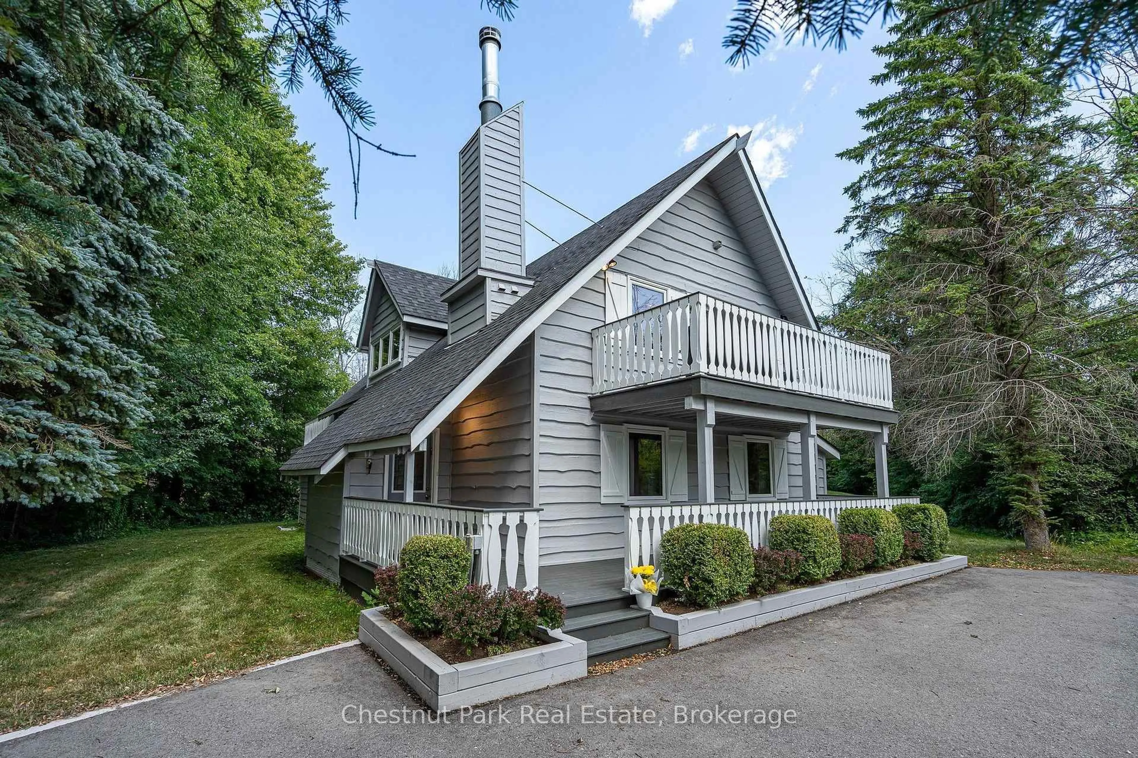 Home with vinyl exterior material, unknown for 131 Martin Grve, Blue Mountains Ontario L9Y 0N5