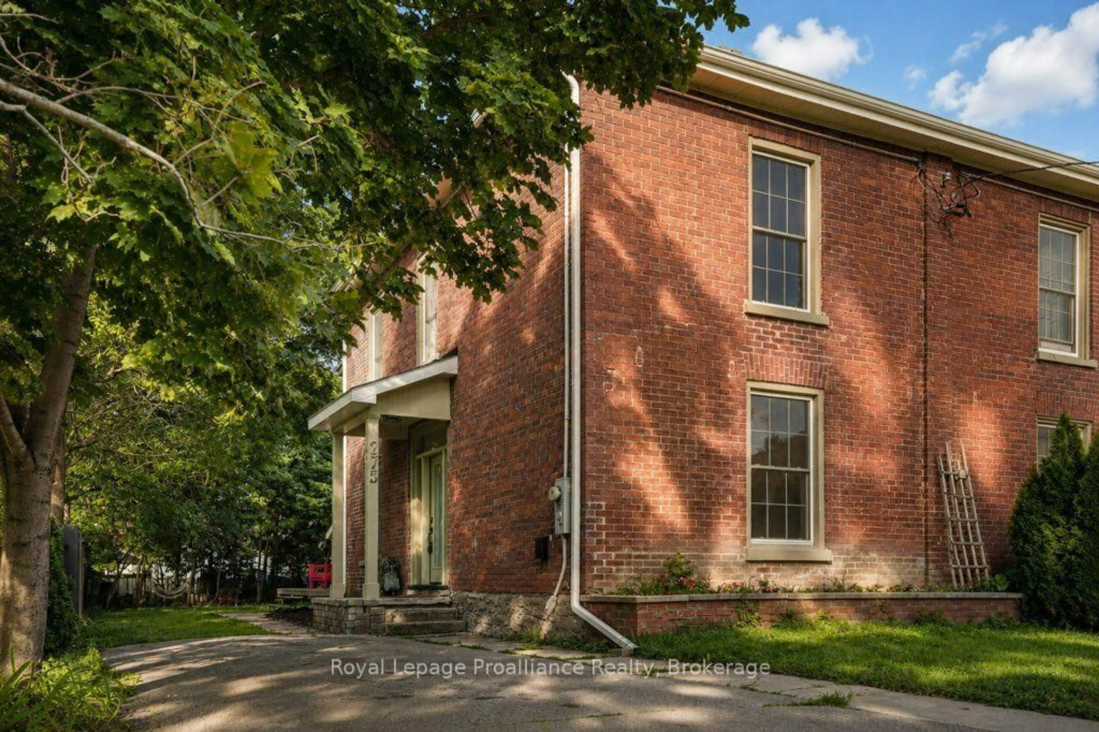 Home with brick exterior material, building for 275 Charles St, Belleville Ontario K8N 3M7