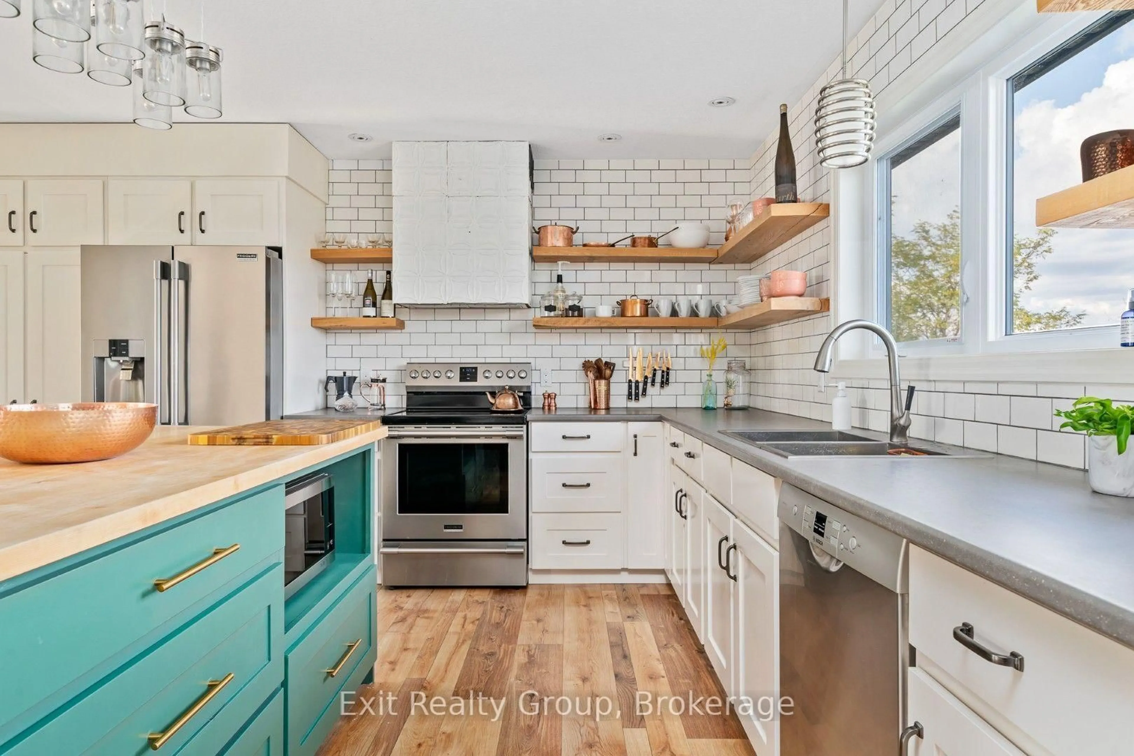 Unknown for 20858 Loyalist Pkwy, Prince Edward County Ontario K0K 1L0