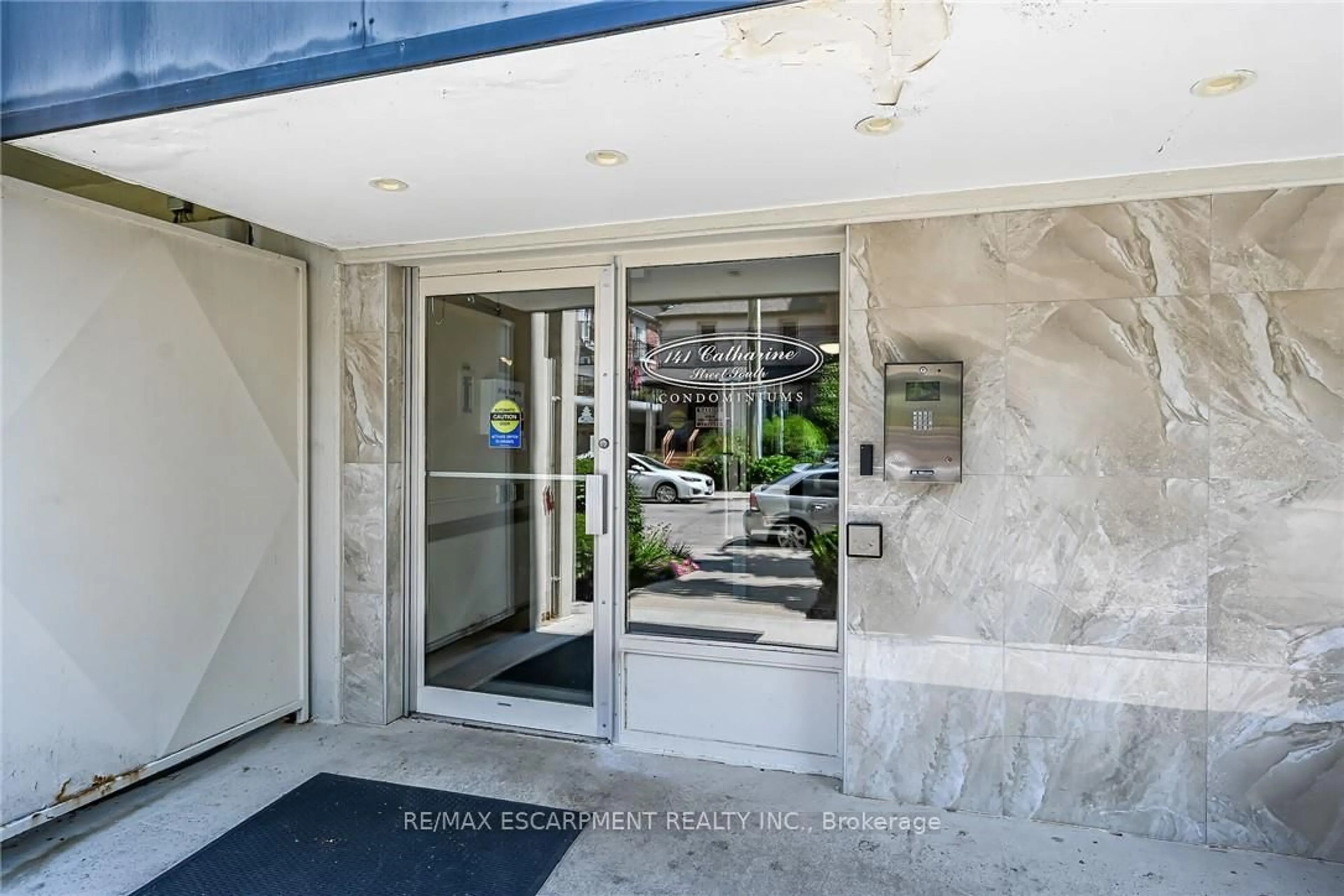 Indoor entryway for 141 Catharine St #1004, Hamilton Ontario L8N 2J7