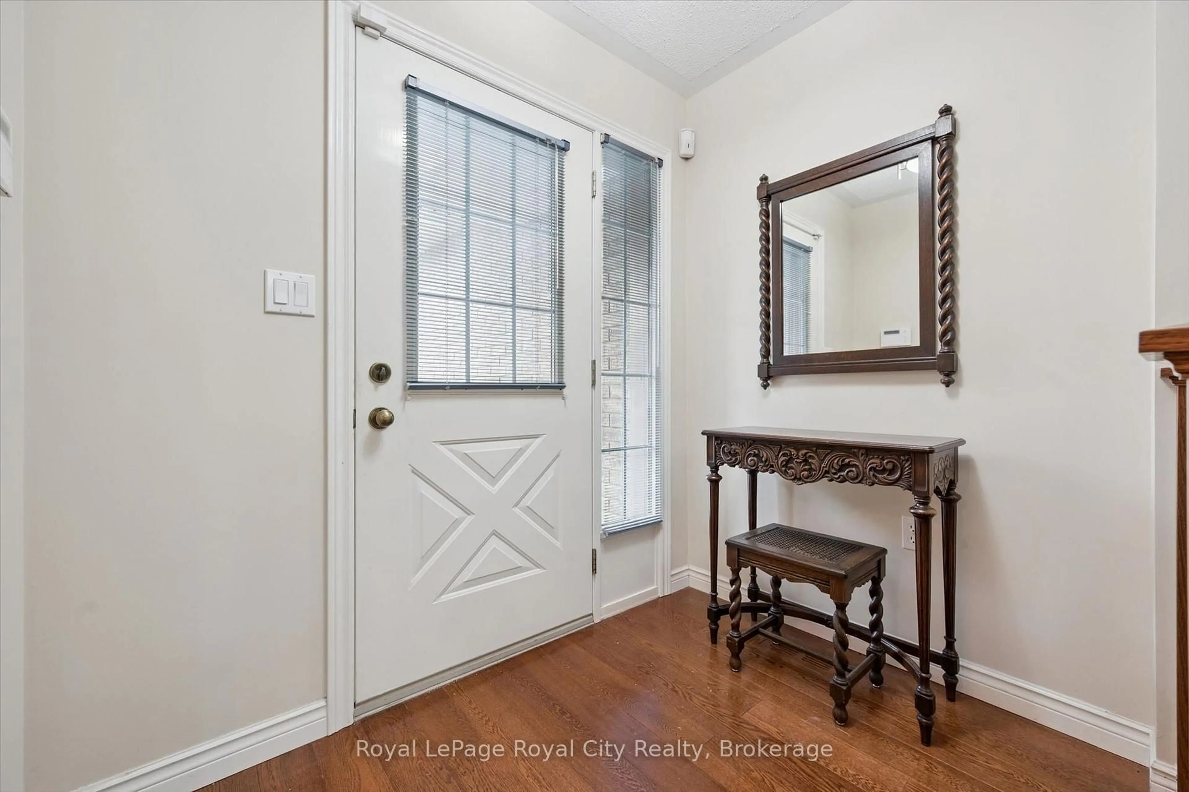 Indoor entryway for 47 WHITE PINE Way, Guelph Ontario N1G 4X7