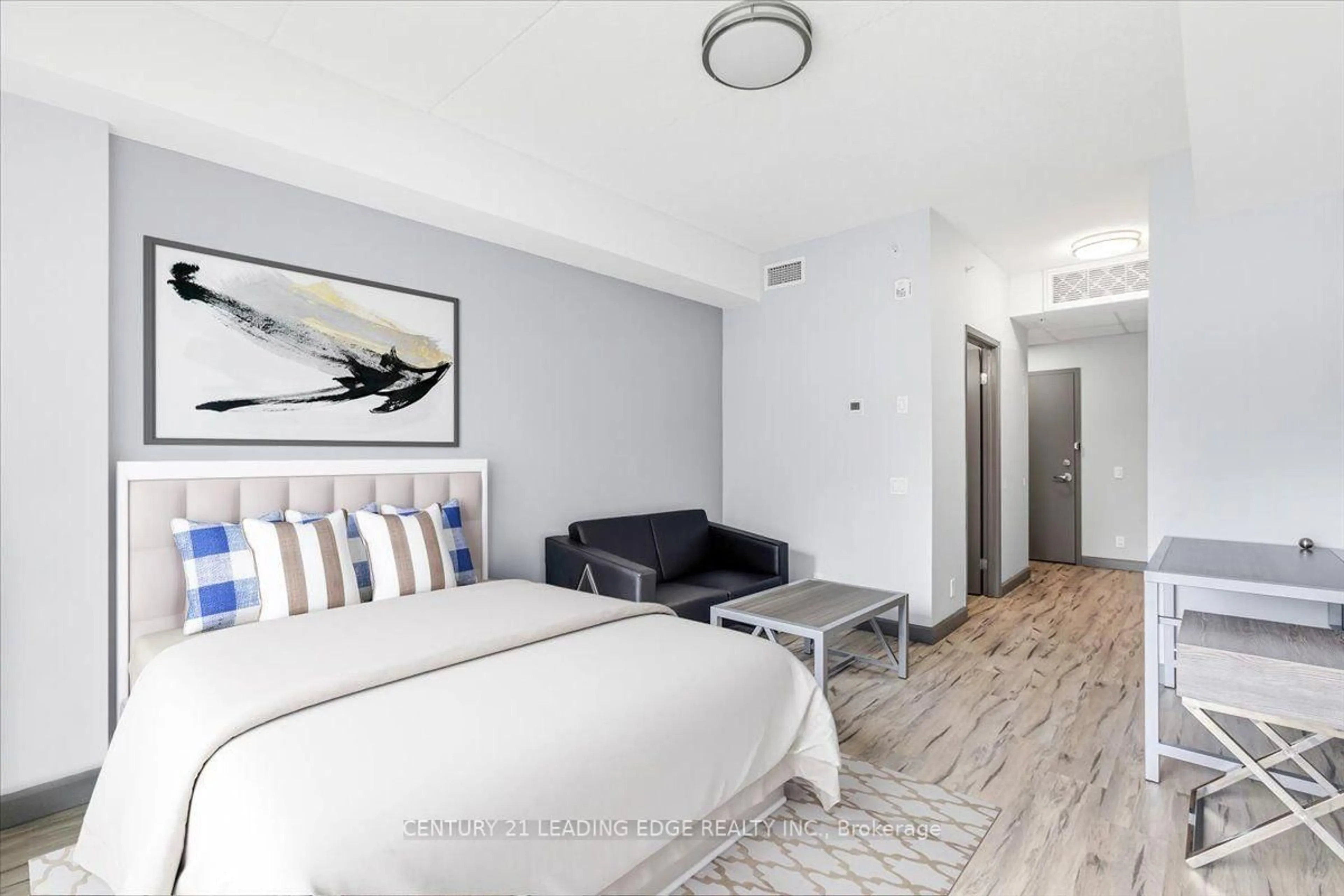 A pic of a room for 77 Leland St #214, Hamilton Ontario L8S 3A1