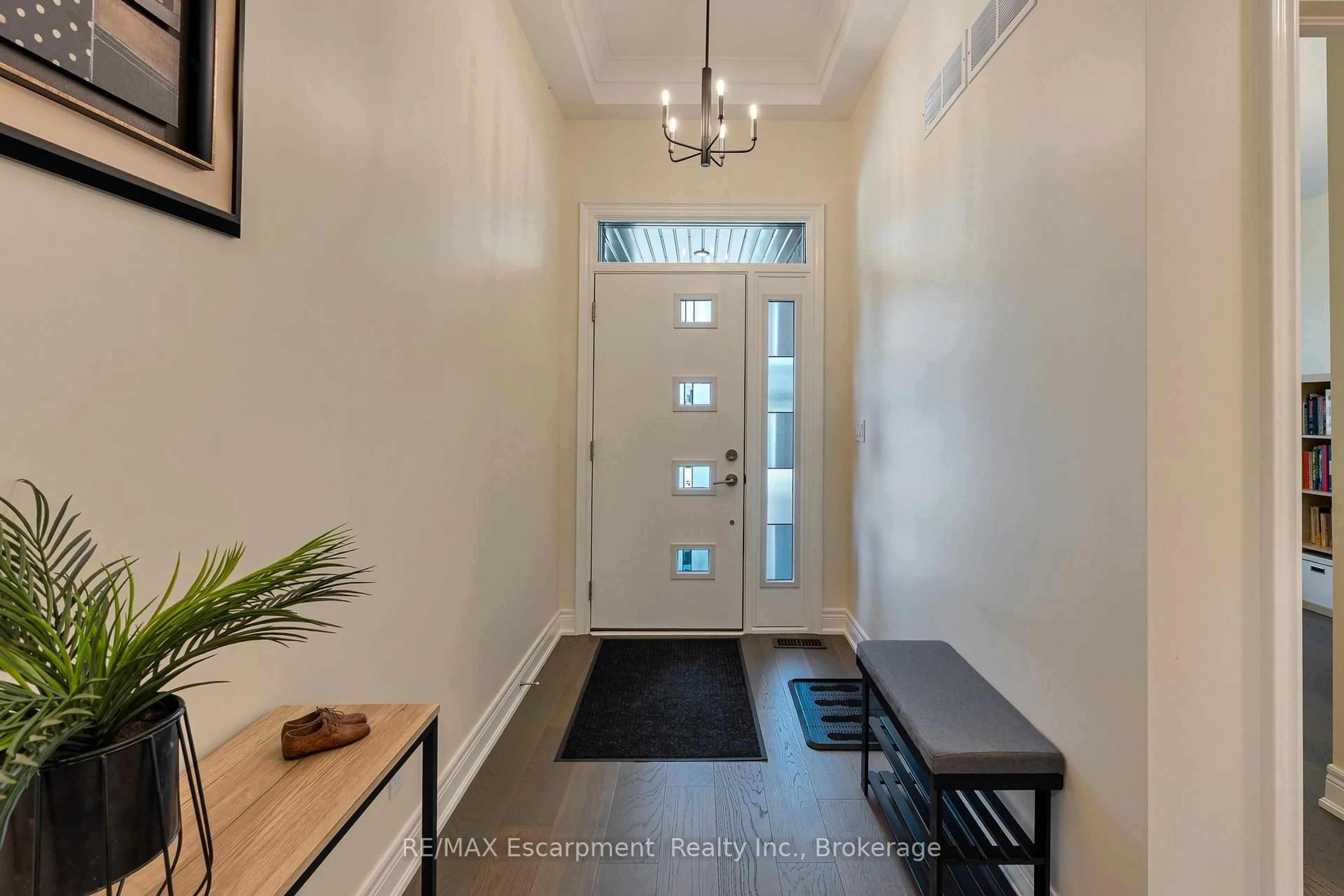 Indoor entryway for 154 Port Robinson Rd #50, Pelham Ontario L0S 1E6
