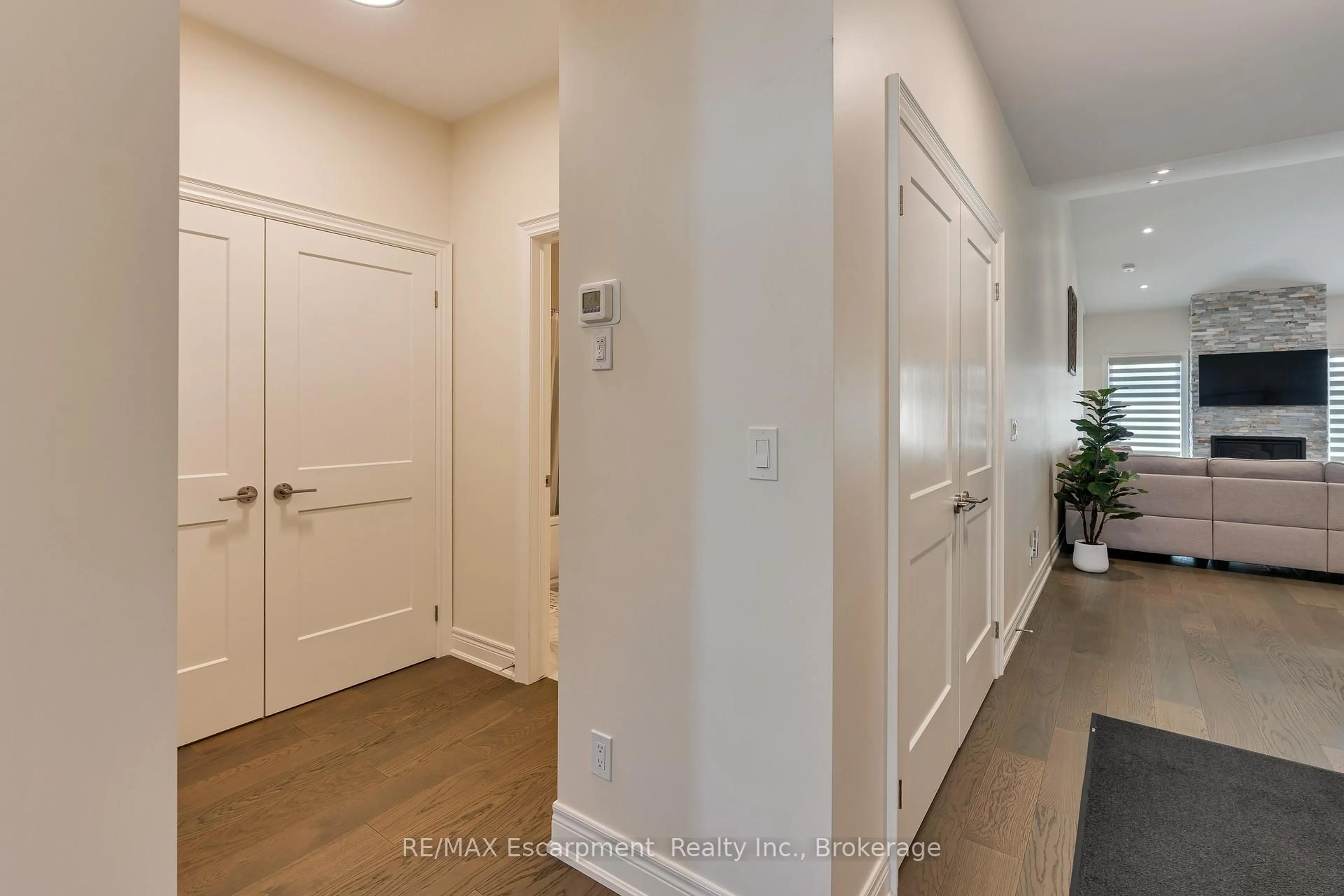 Indoor entryway for 154 Port Robinson Rd #50, Pelham Ontario L0S 1E6