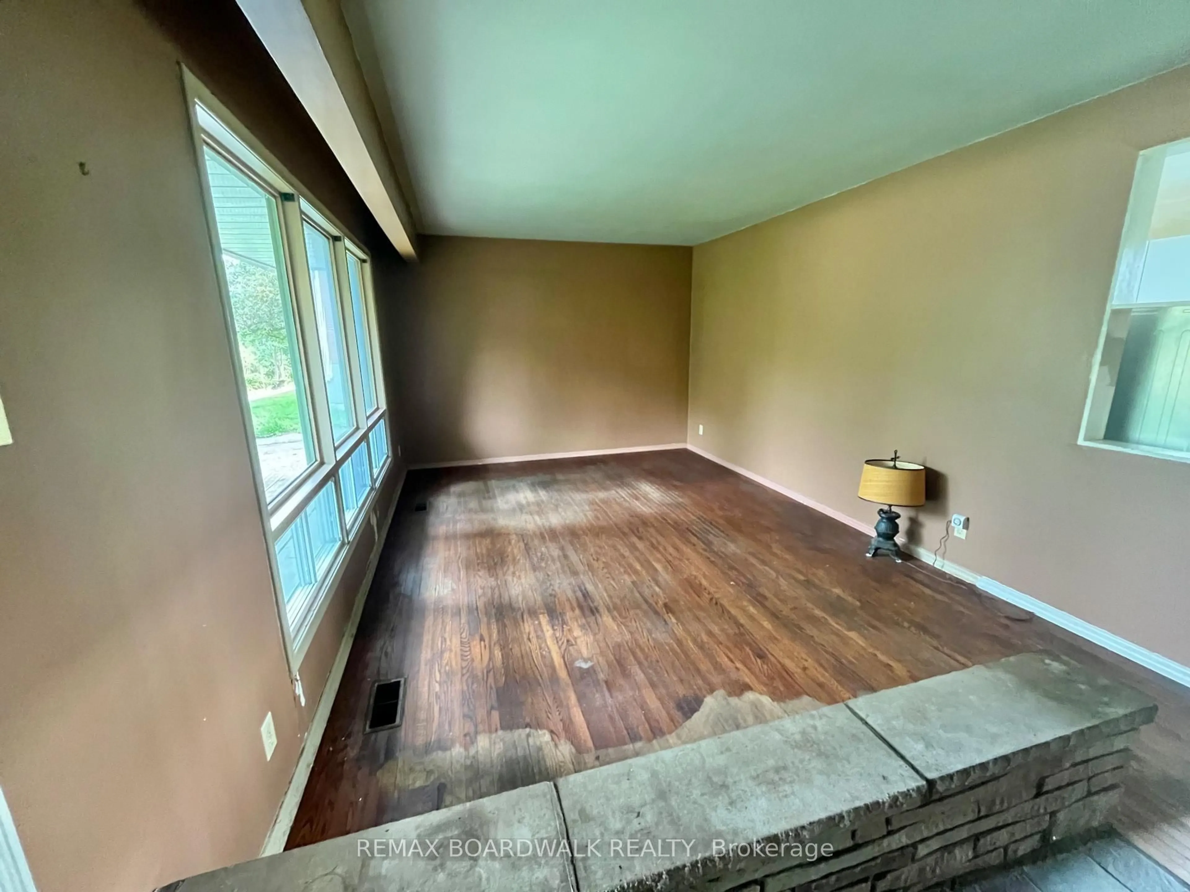 A pic of a room for 1363 Duford Dr, Ottawa Ontario K1E 1E3