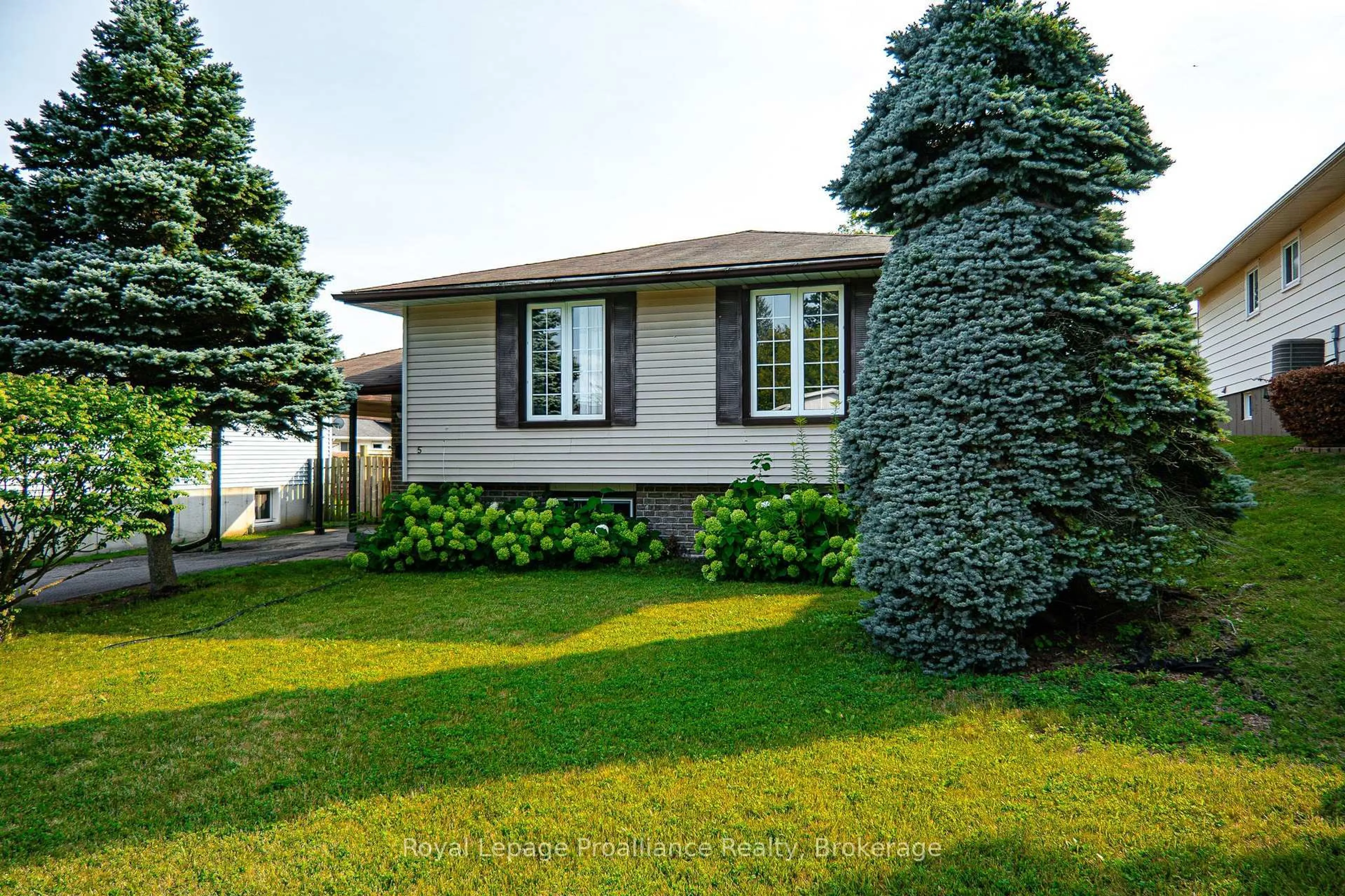 Home with vinyl exterior material, street for 5 Van Alstine Dr, Quinte West Ontario K8V 6K4