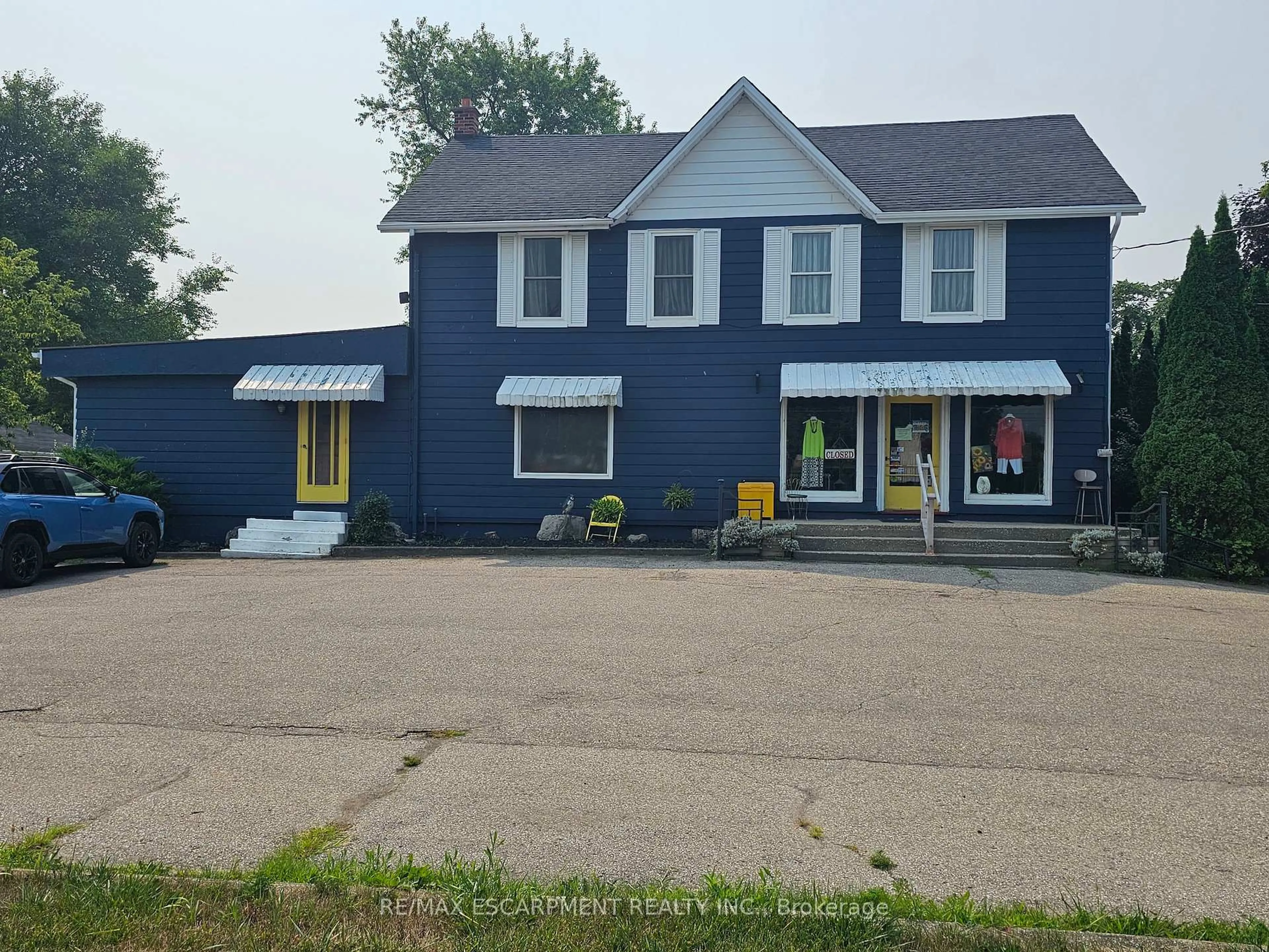 Home with vinyl exterior material, building for 2340 WILSON St, Hamilton Ontario L0R 1A0