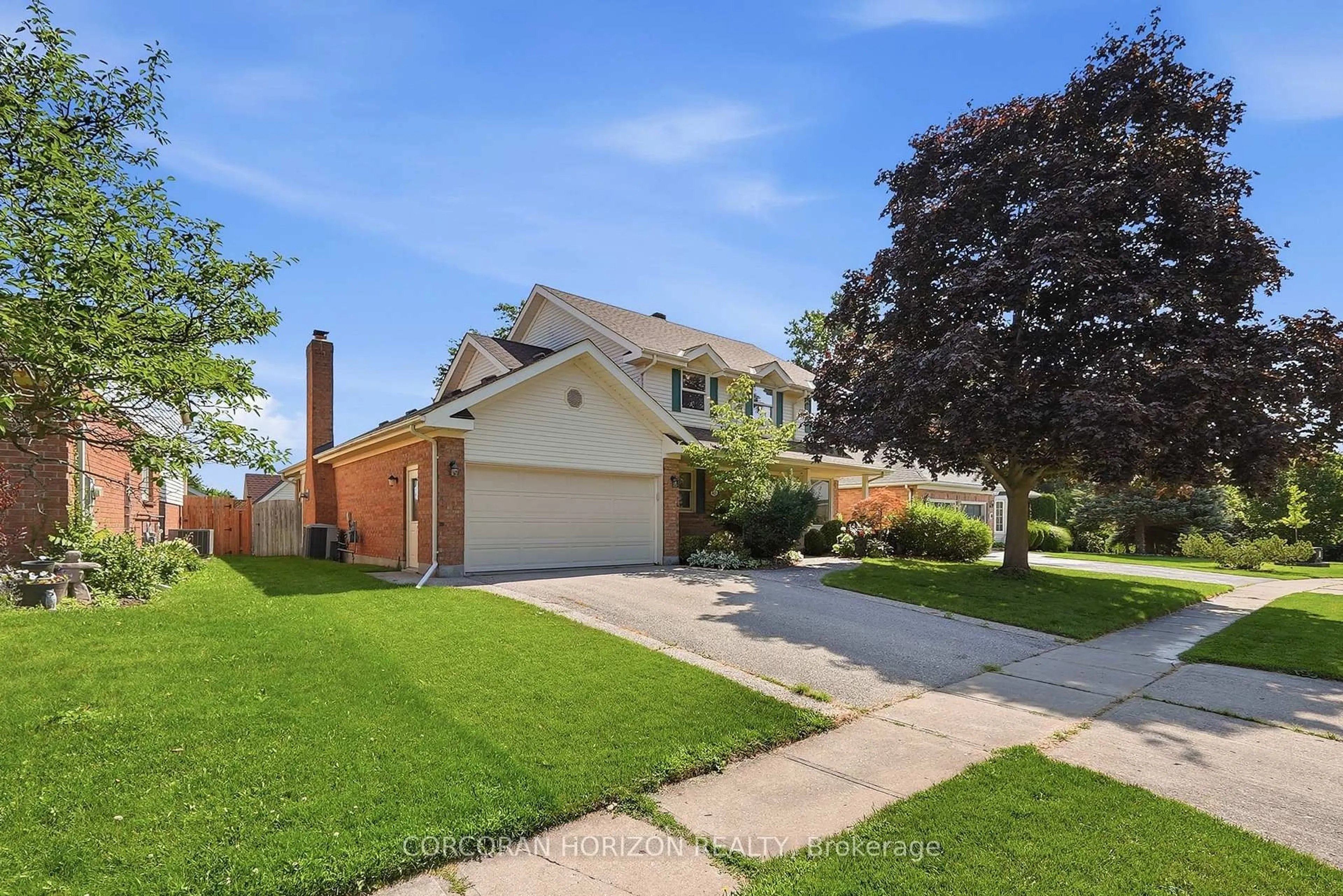A pic from outside/outdoor area/front of a property/back of a property/a pic from drone, street for 46 Devils Creek Dr, Cambridge Ontario N1S 4Y3