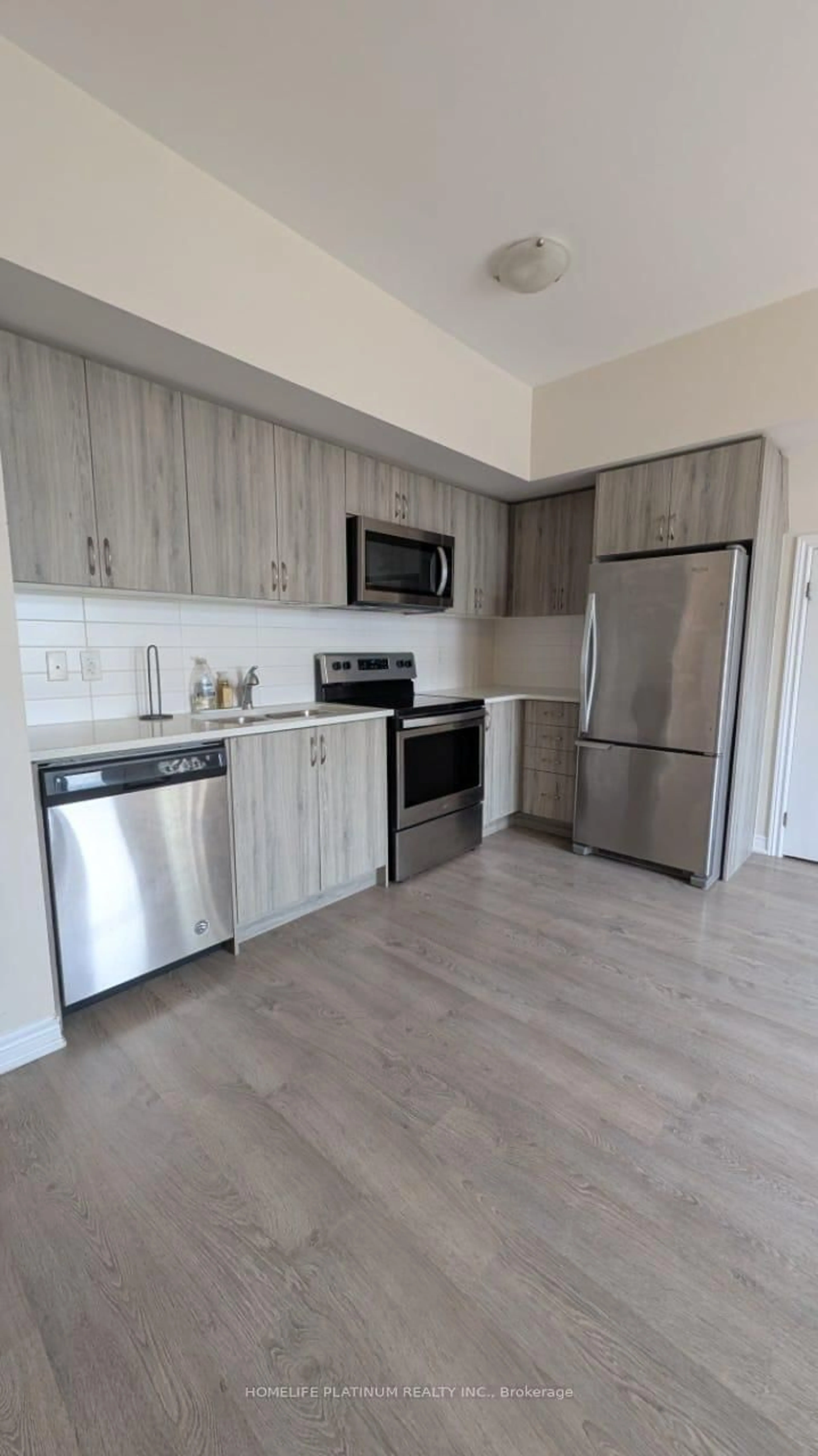 Standard kitchen, wood/laminate floor for 120 Watson Pkwy #5, Guelph Ontario N7E 0P6