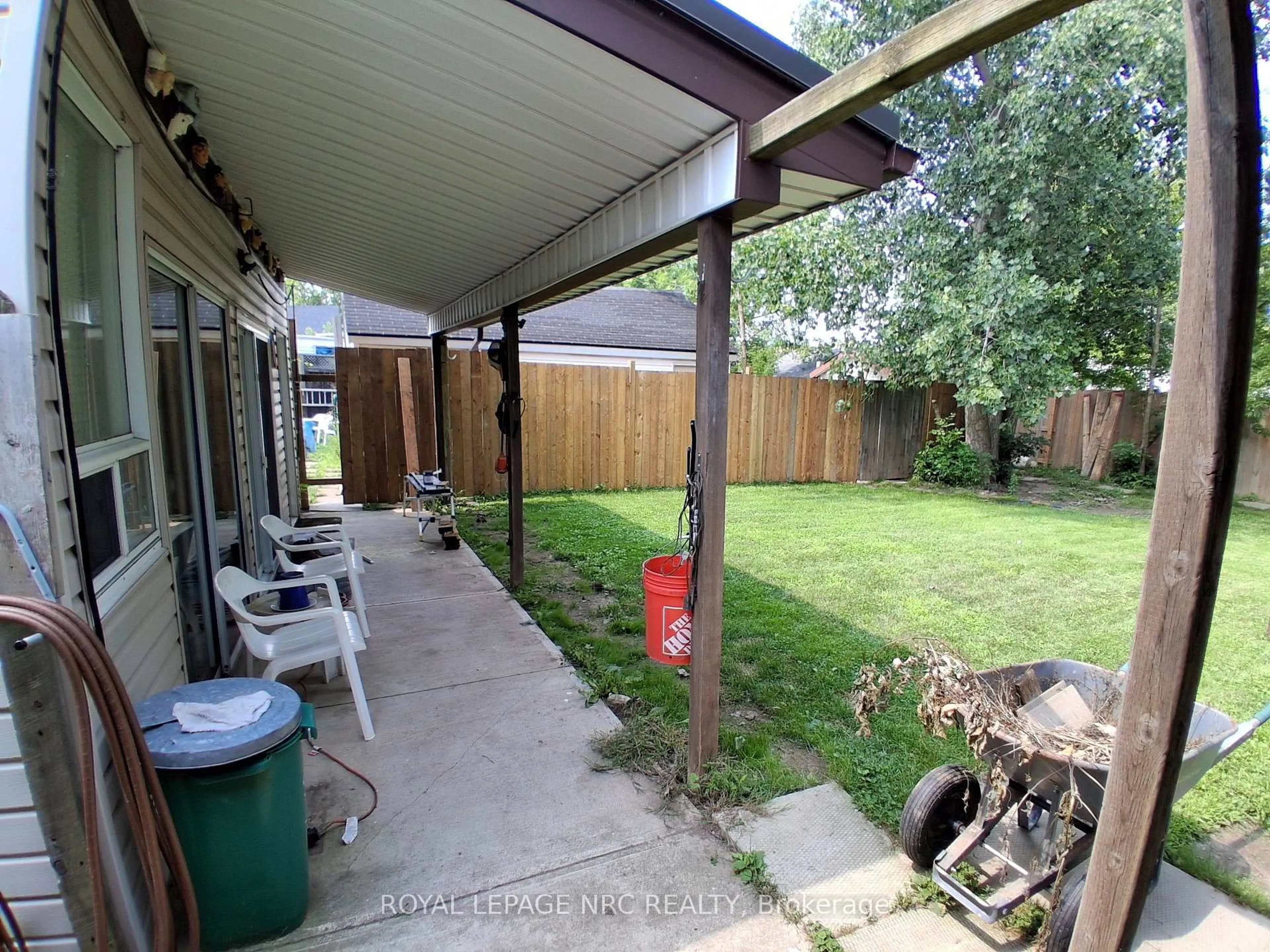Patio, street for 42 Cumming St, St. Catharines Ontario L2S 1H9
