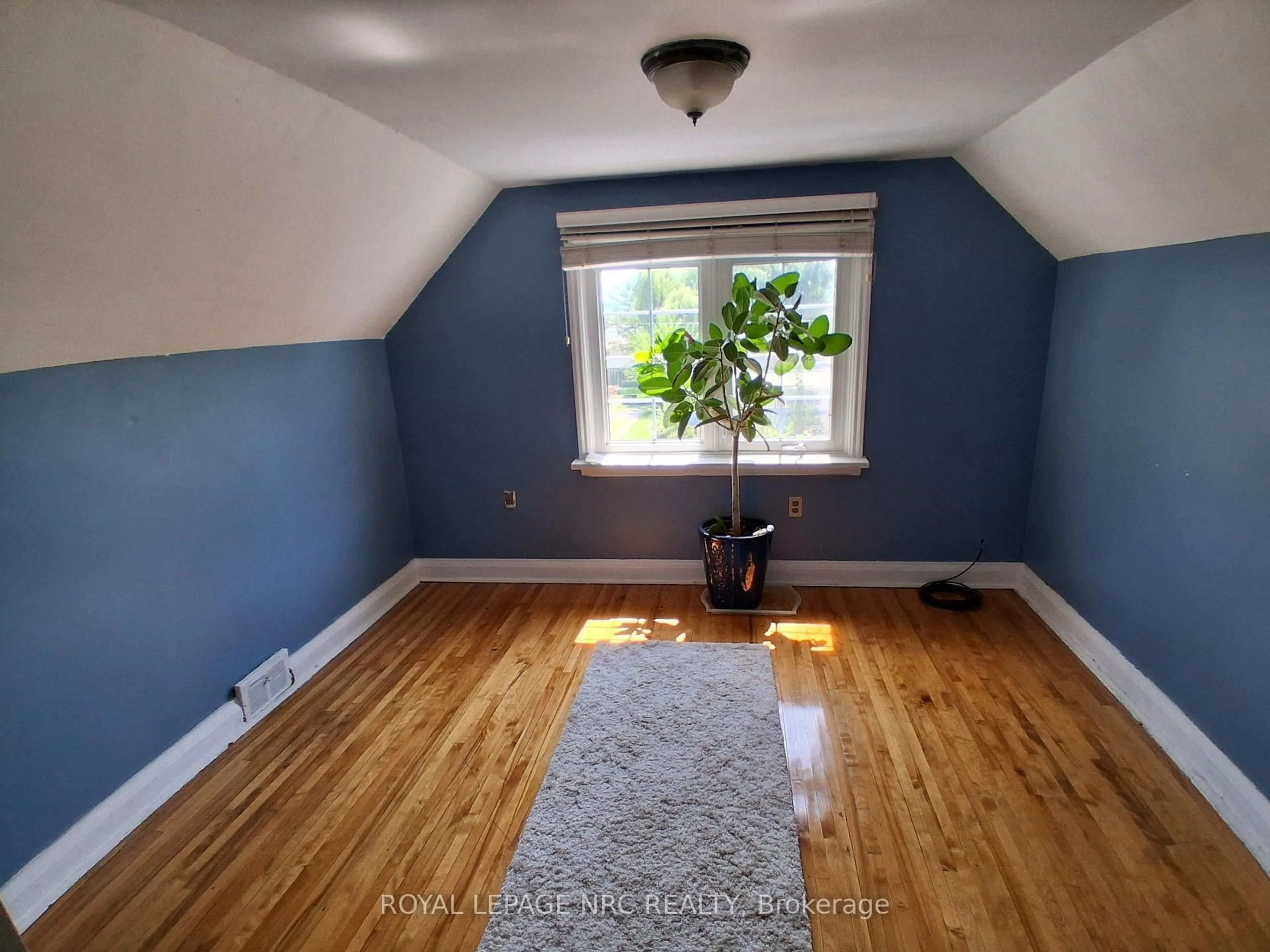 A pic of a room for 42 Cumming St, St. Catharines Ontario L2S 1H9