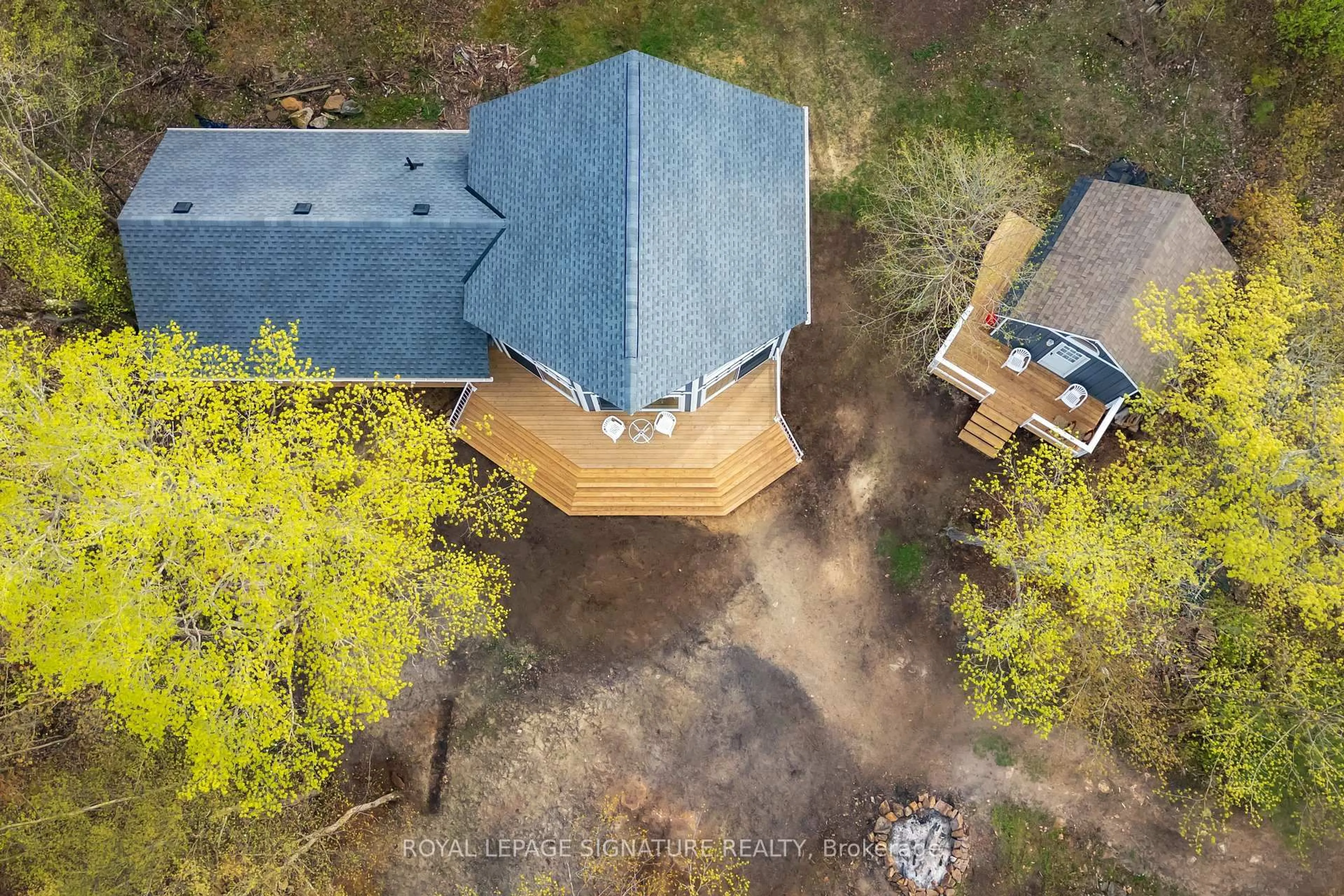 A pic from outside/outdoor area/front of a property/back of a property/a pic from drone, unknown for 9316 Georgian Bay Shore Rd, Georgian Bay Ontario P0E 1E0
