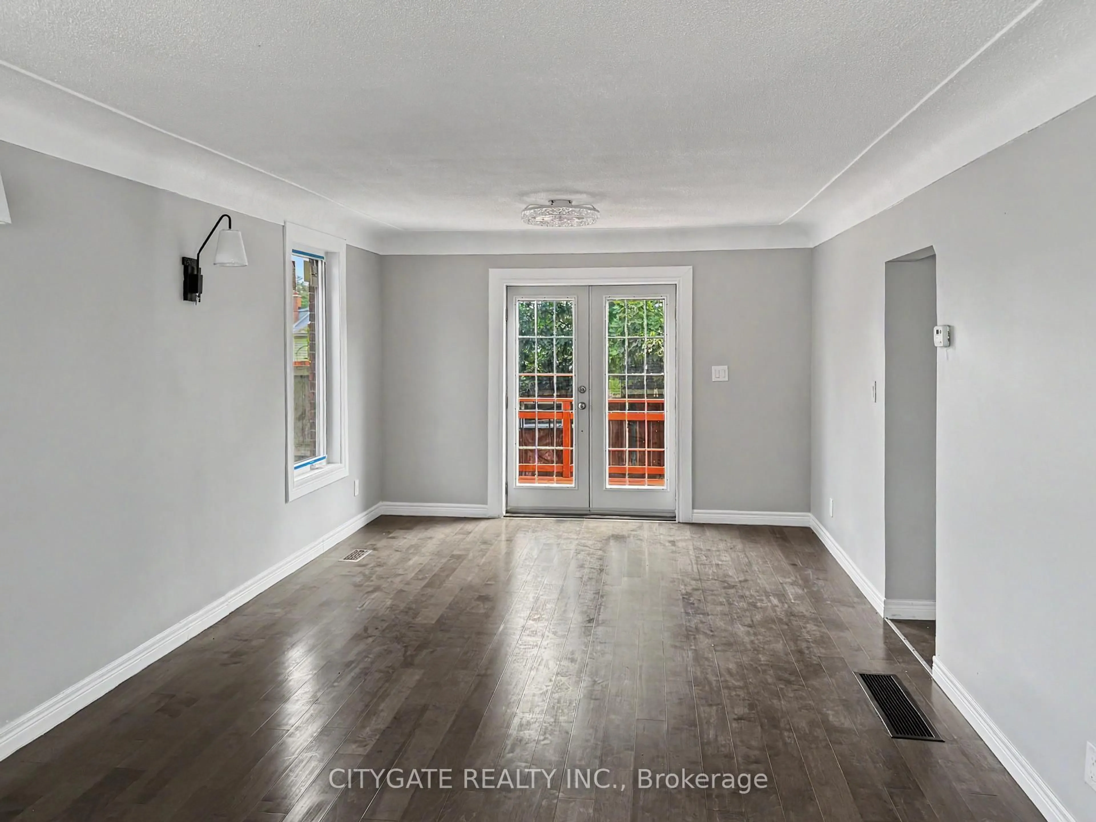 A pic of a room for 687 Upper James St, Hamilton Ontario L9C 2Z4