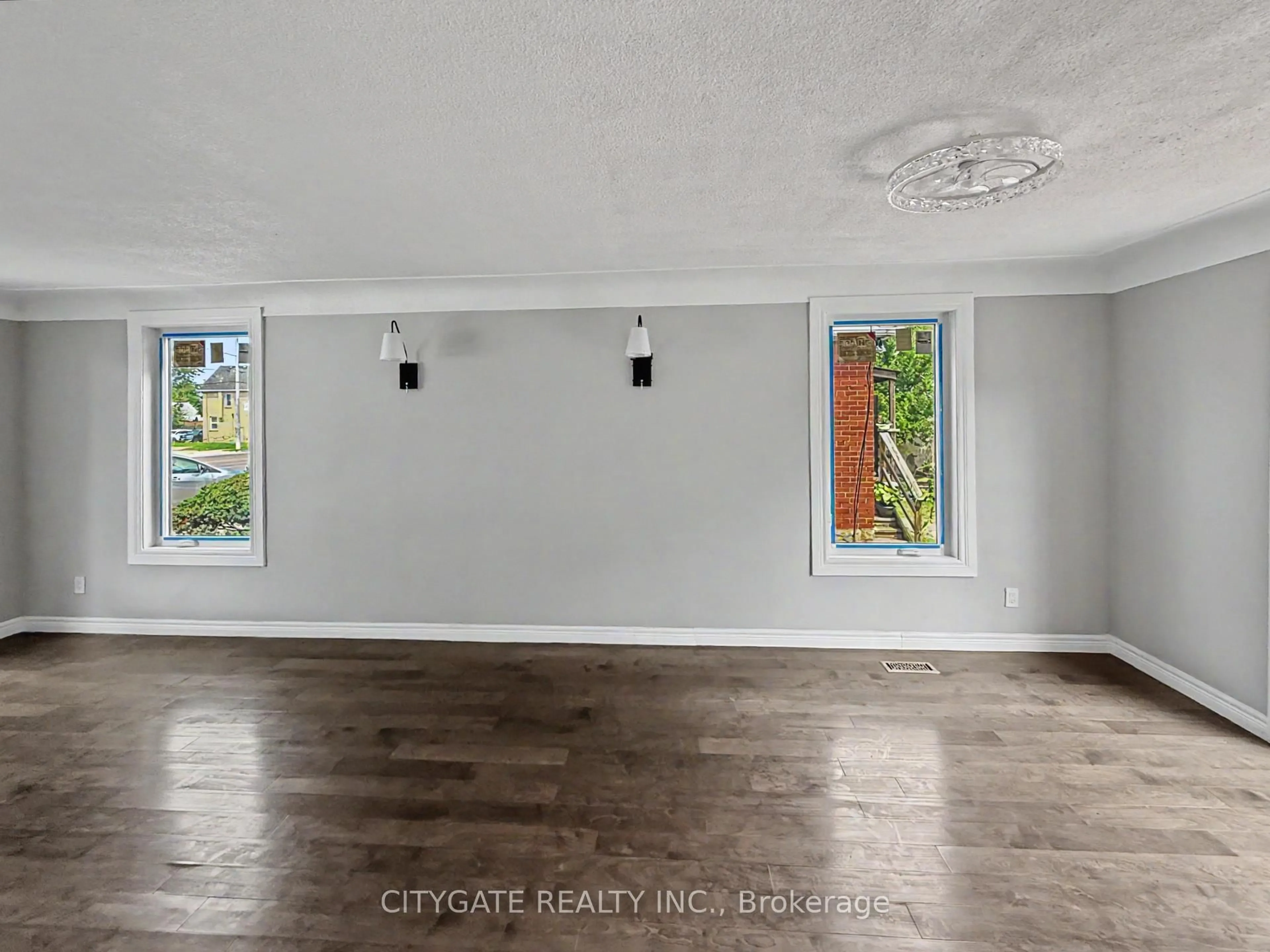 A pic of a room for 687 Upper James St, Hamilton Ontario L9C 2Z4
