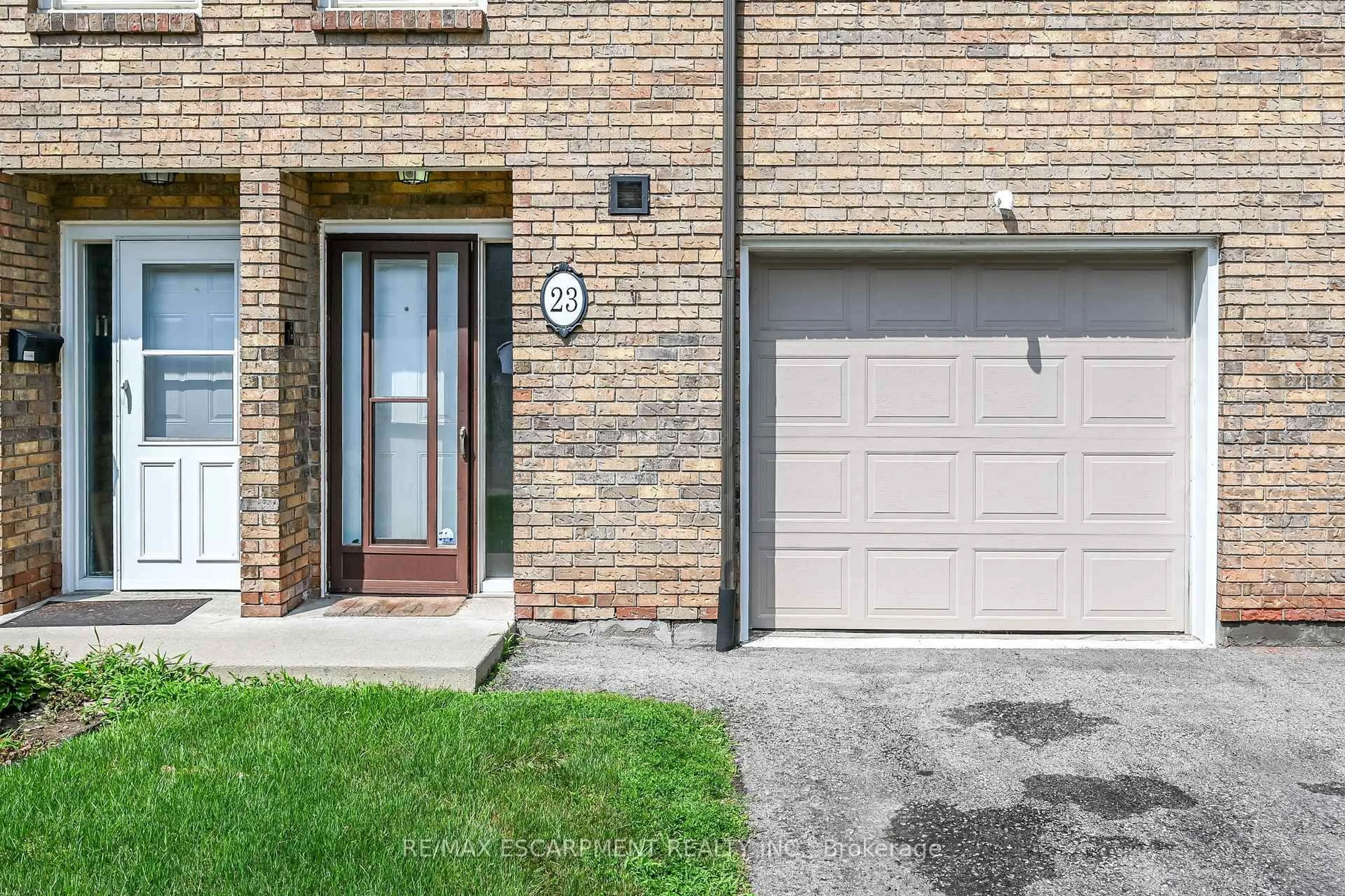 Home with brick exterior material, street for 23 Rosedale Crt, Hamilton Ontario L8B 4G1