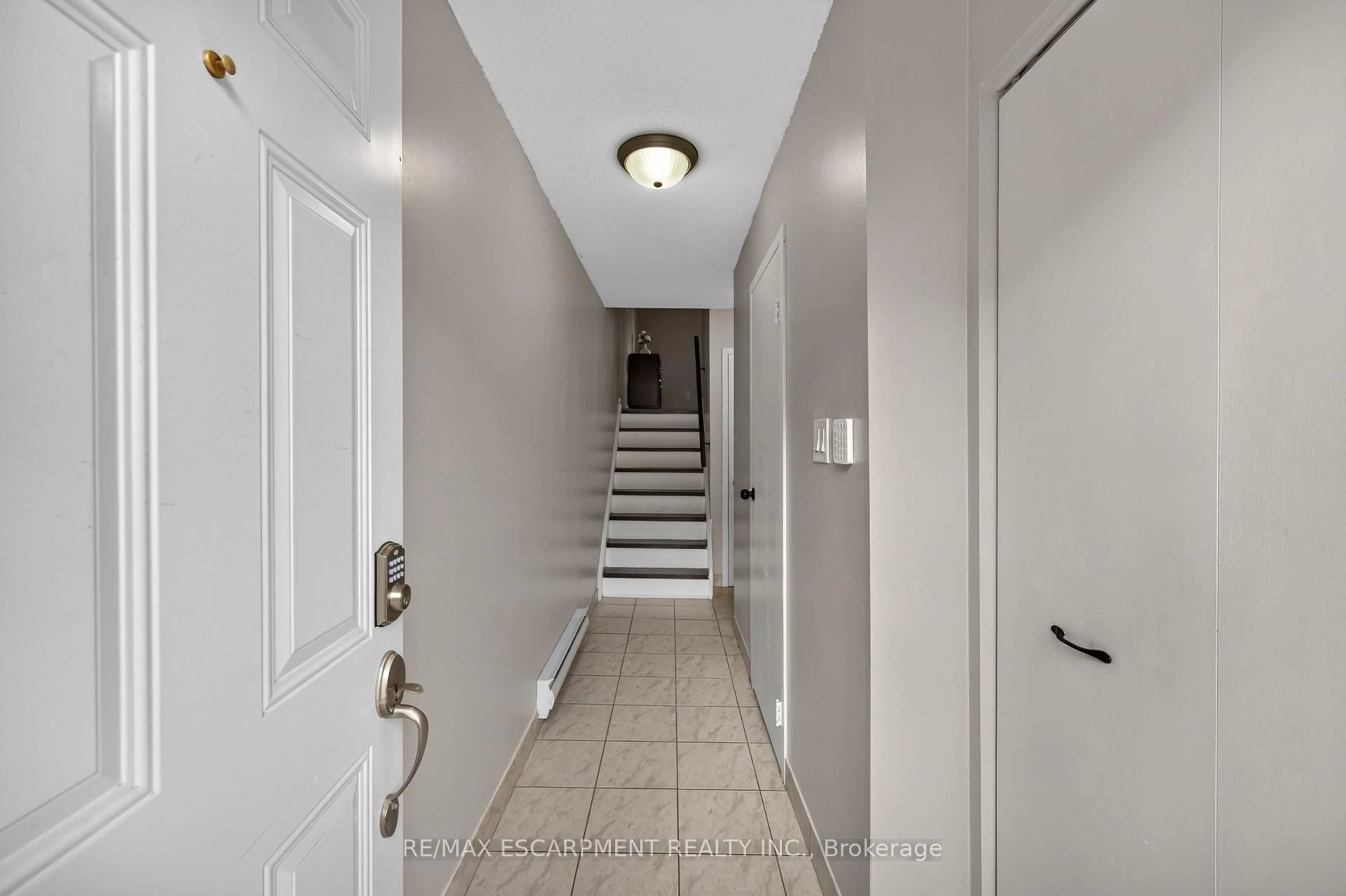Unknown for 23 Rosedale Crt, Hamilton Ontario L8B 4G1