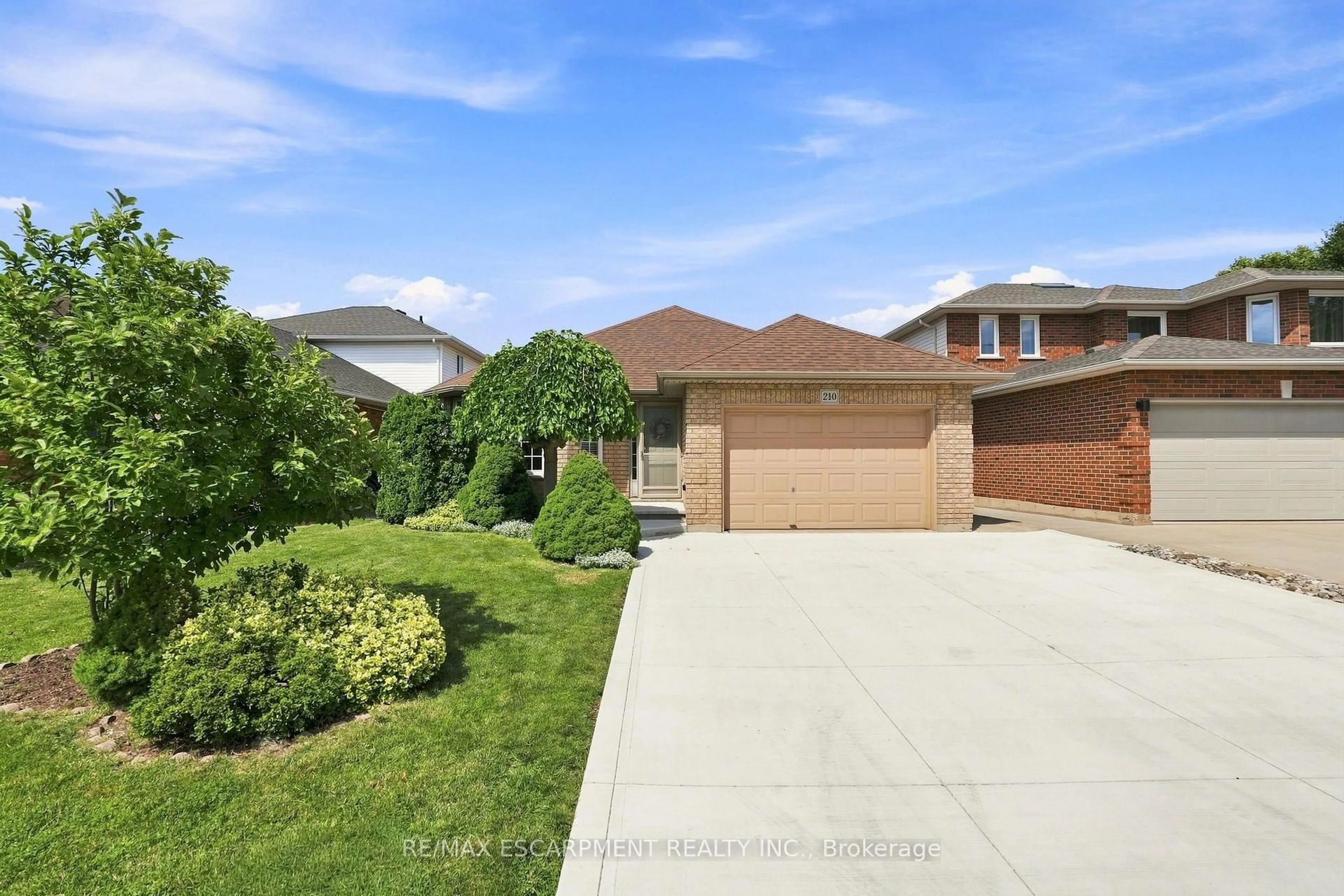 A pic from outside/outdoor area/front of a property/back of a property/a pic from drone, street for 210 BASTILLE St, Hamilton Ontario L9B 2G5