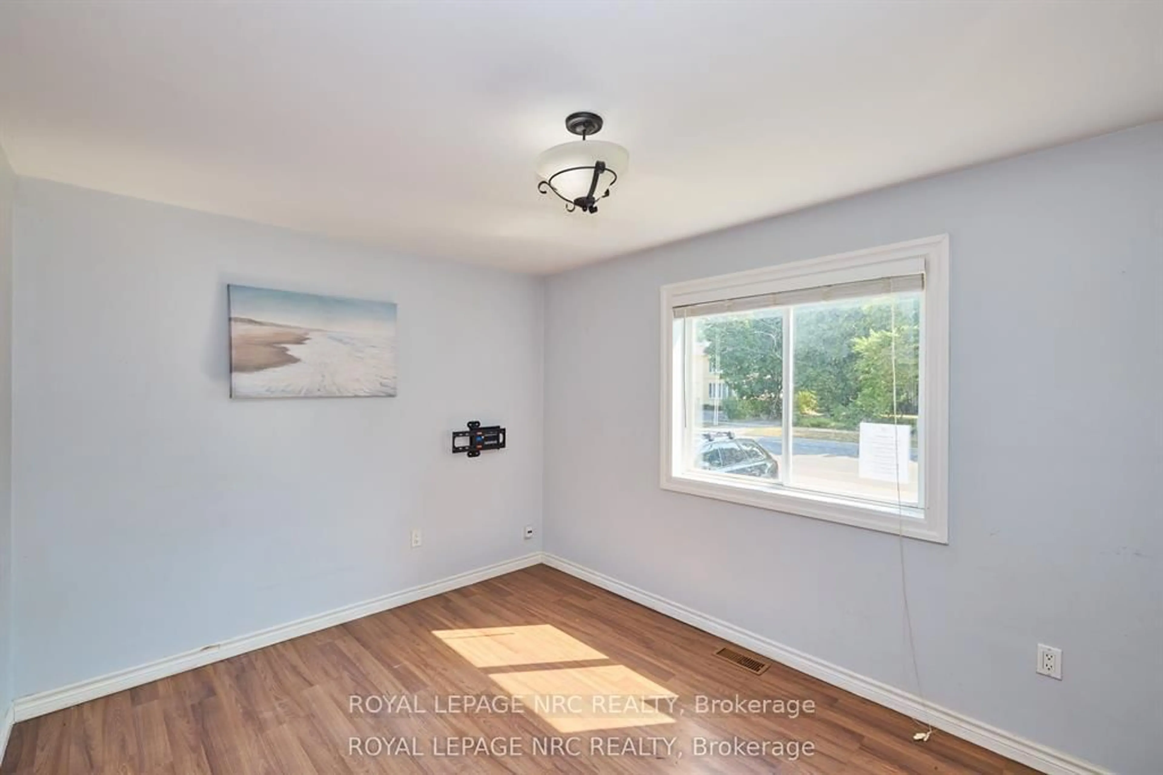 A pic of a room for 557 Geneva St, St. Catharines Ontario L2N 2J1