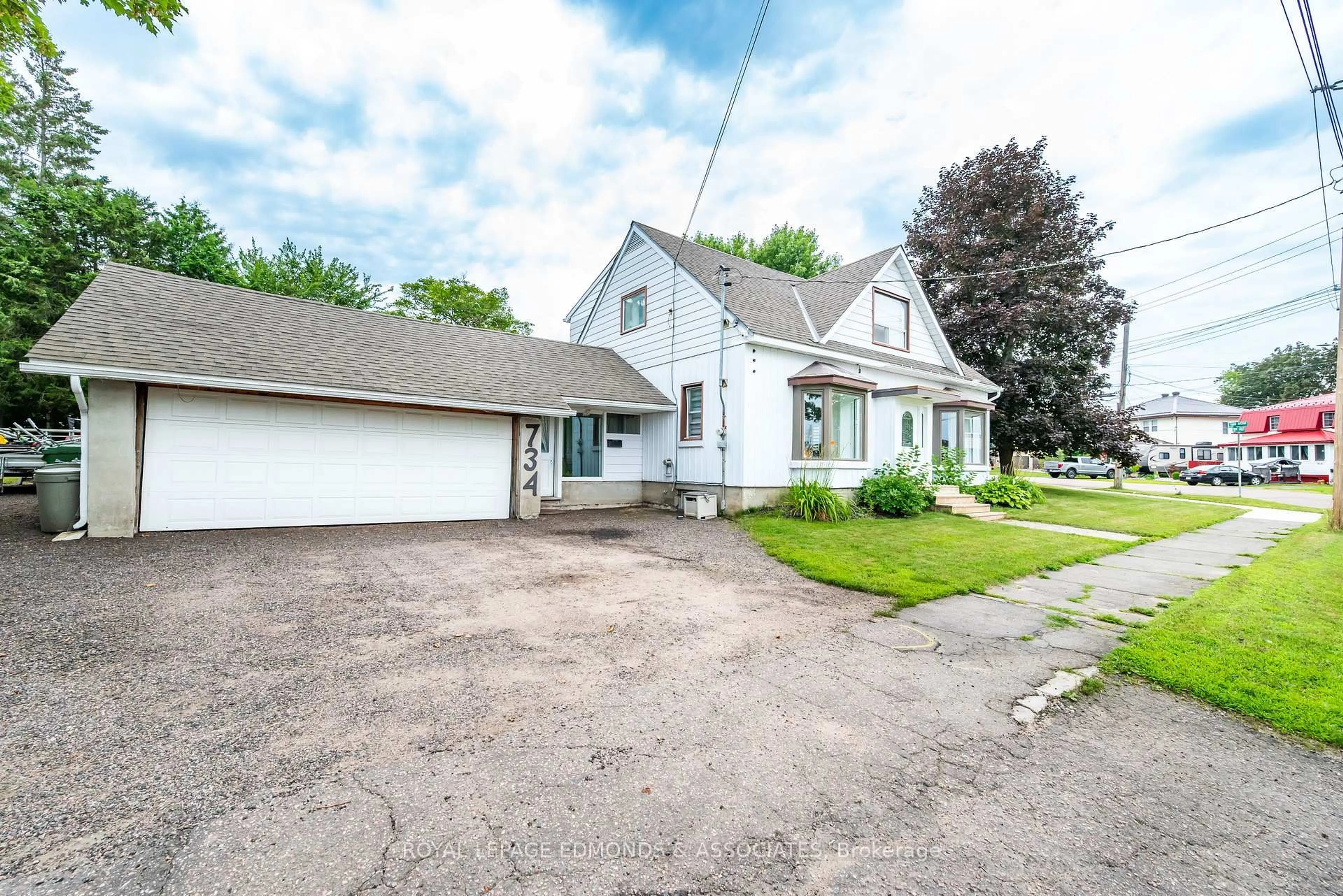 A pic from outside/outdoor area/front of a property/back of a property/a pic from drone, street for 734 Front St, Pembroke Ontario K8A 6J6