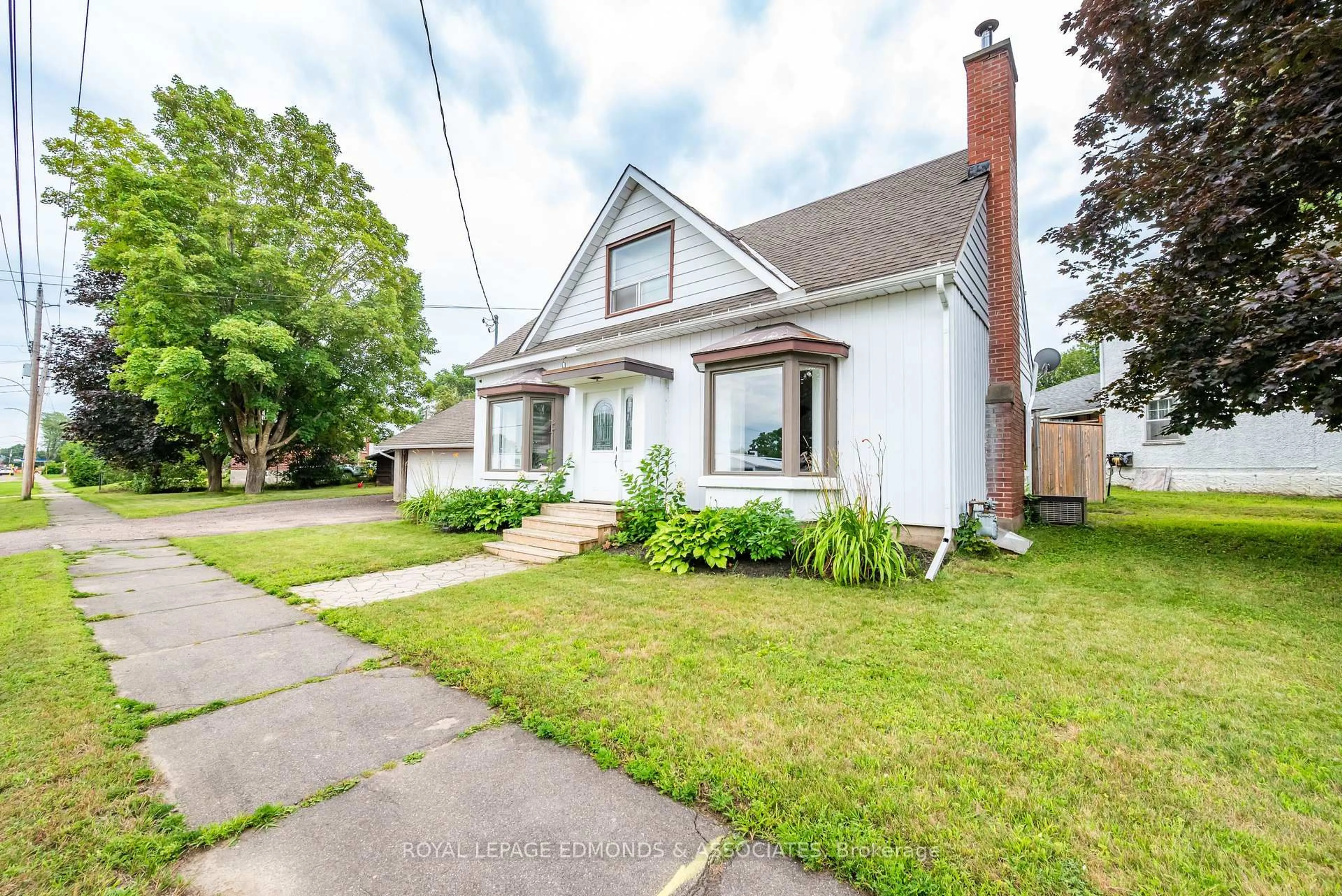 Unknown for 734 Front St, Pembroke Ontario K8A 6J6