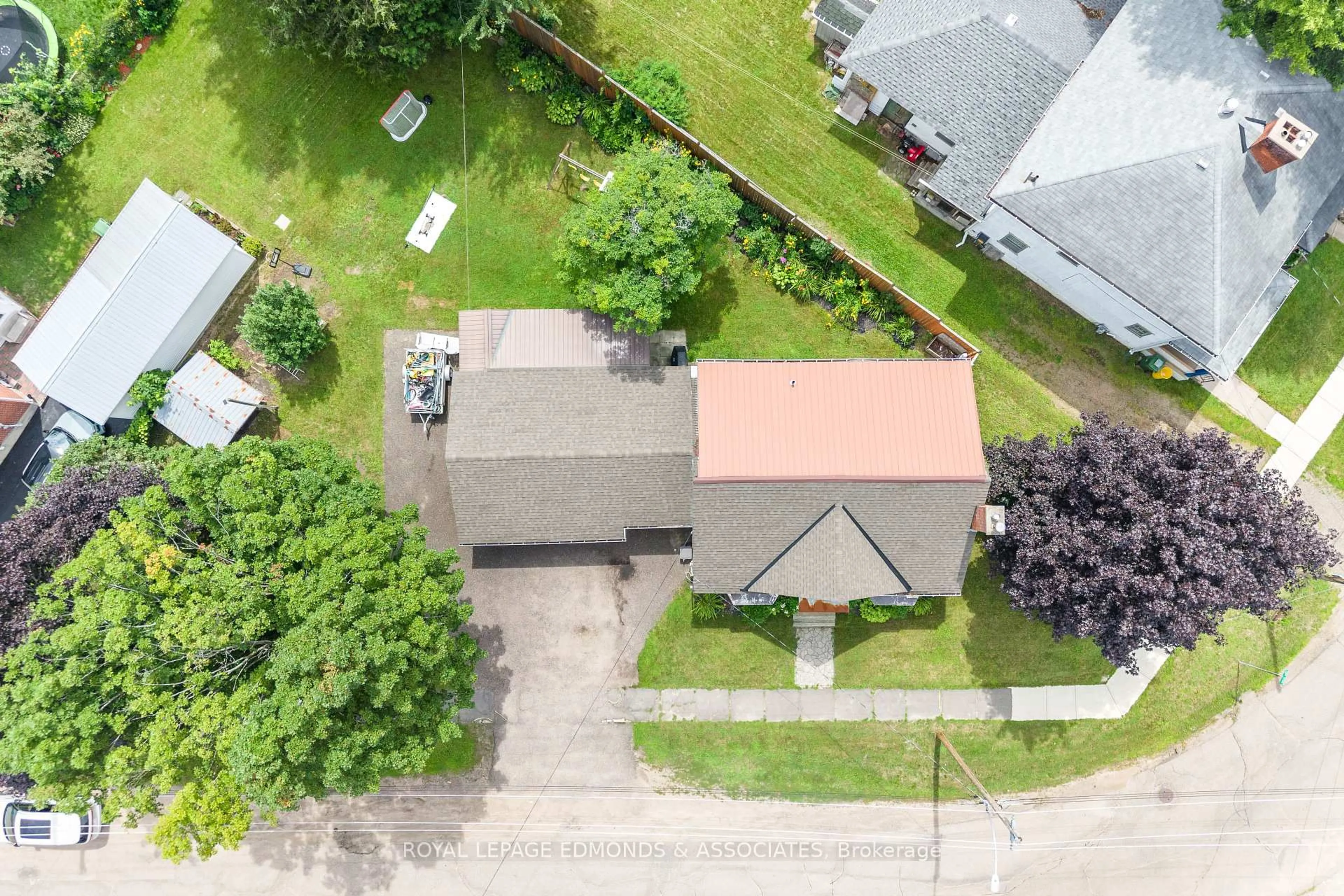 A pic from outside/outdoor area/front of a property/back of a property/a pic from drone, street for 734 Front St, Pembroke Ontario K8A 6J6