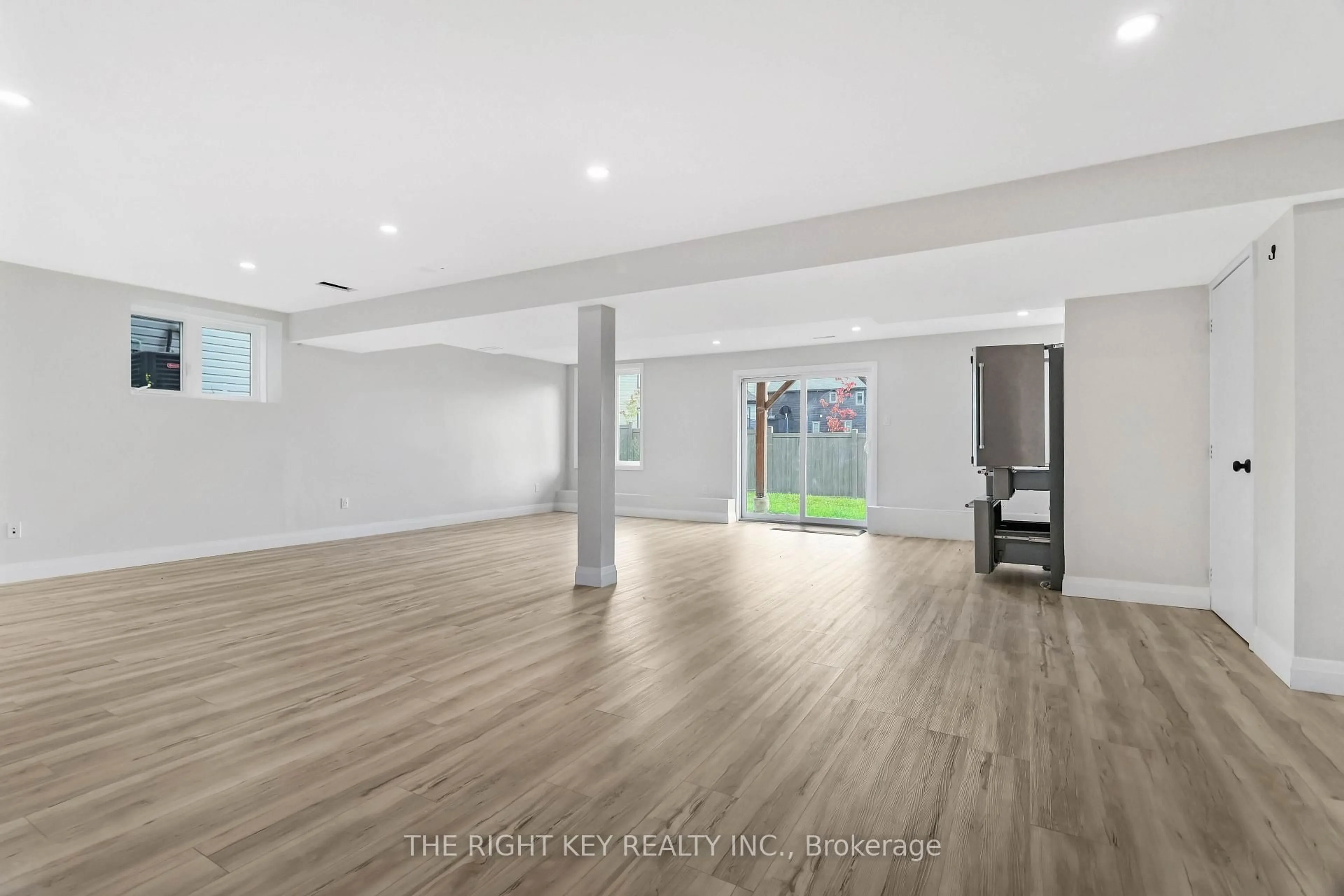 A pic of a room for 4540 Kelly Farm Dr, Ottawa Ontario K1X 0E8