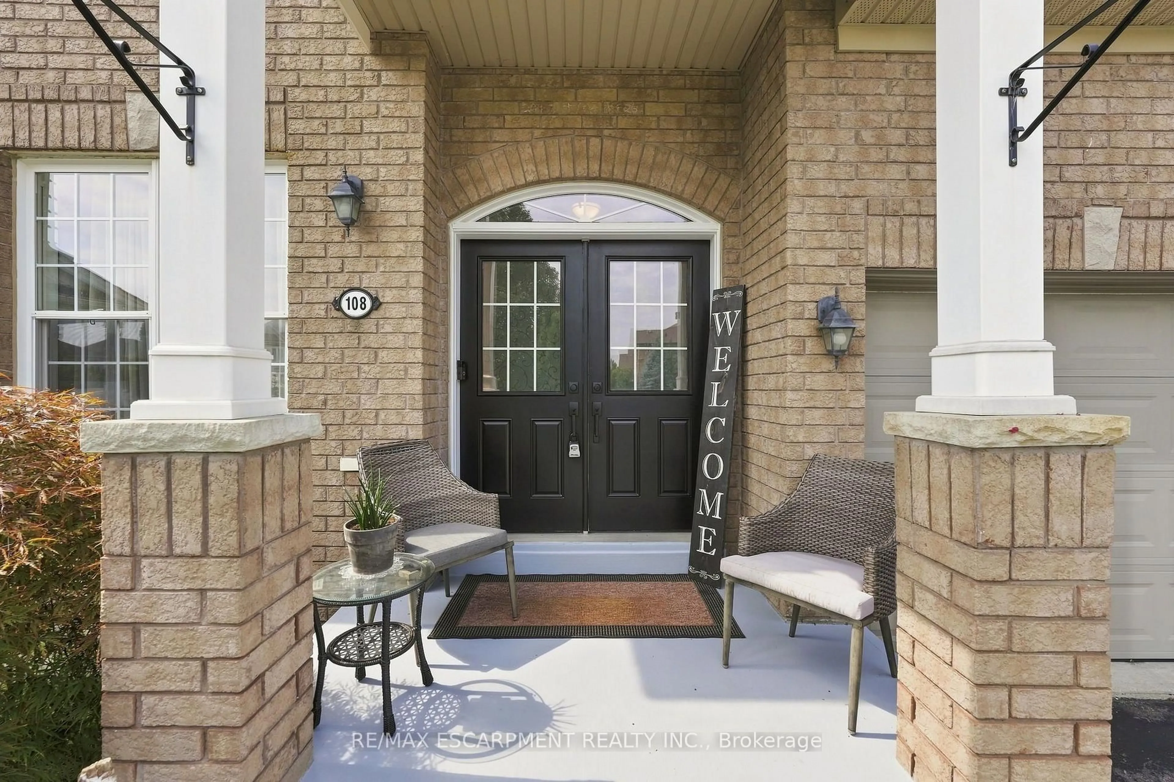 Indoor entryway for 108 FOWLER Dr, Hamilton Ontario L0R 1C0