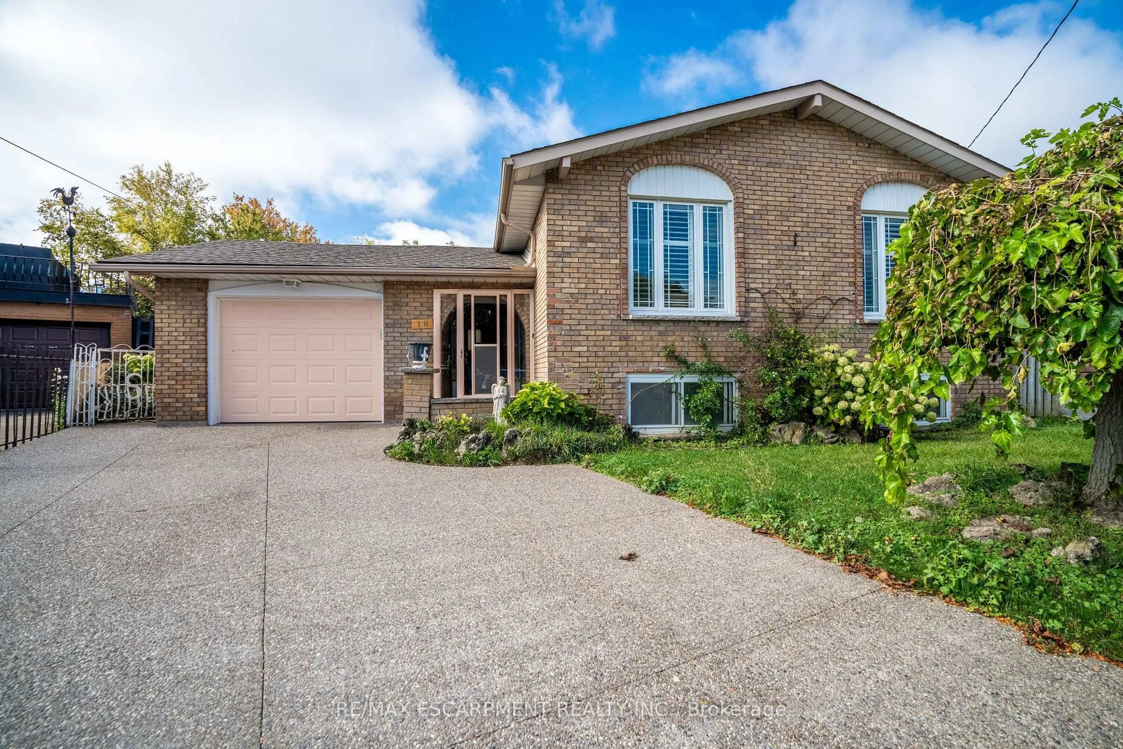 Home with brick exterior material, street for 18 Villa Crt, Hamilton Ontario L8W 1M2