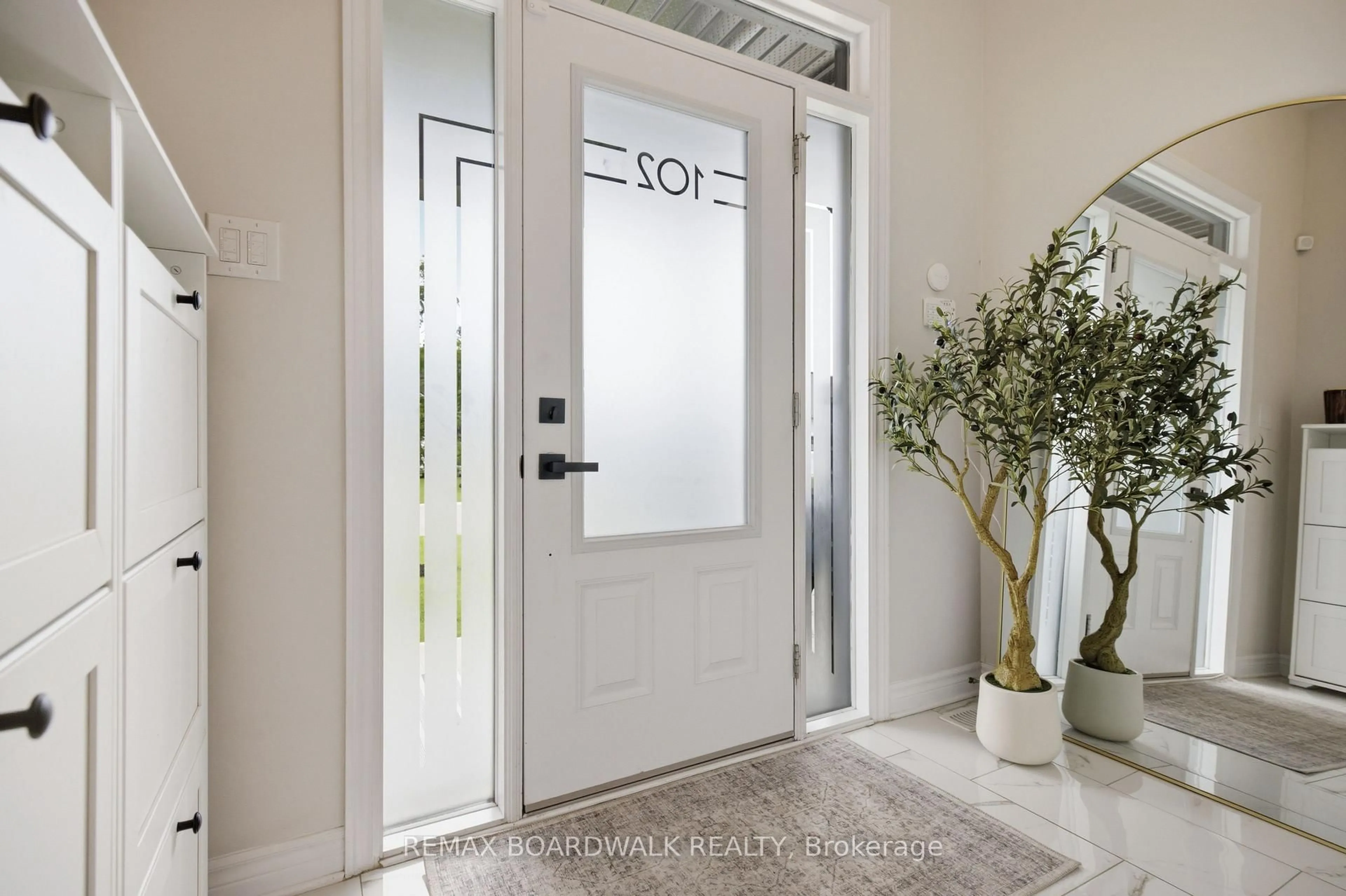 Indoor entryway for 102 Patchell Pl, North Grenville Ontario K0G 1J0