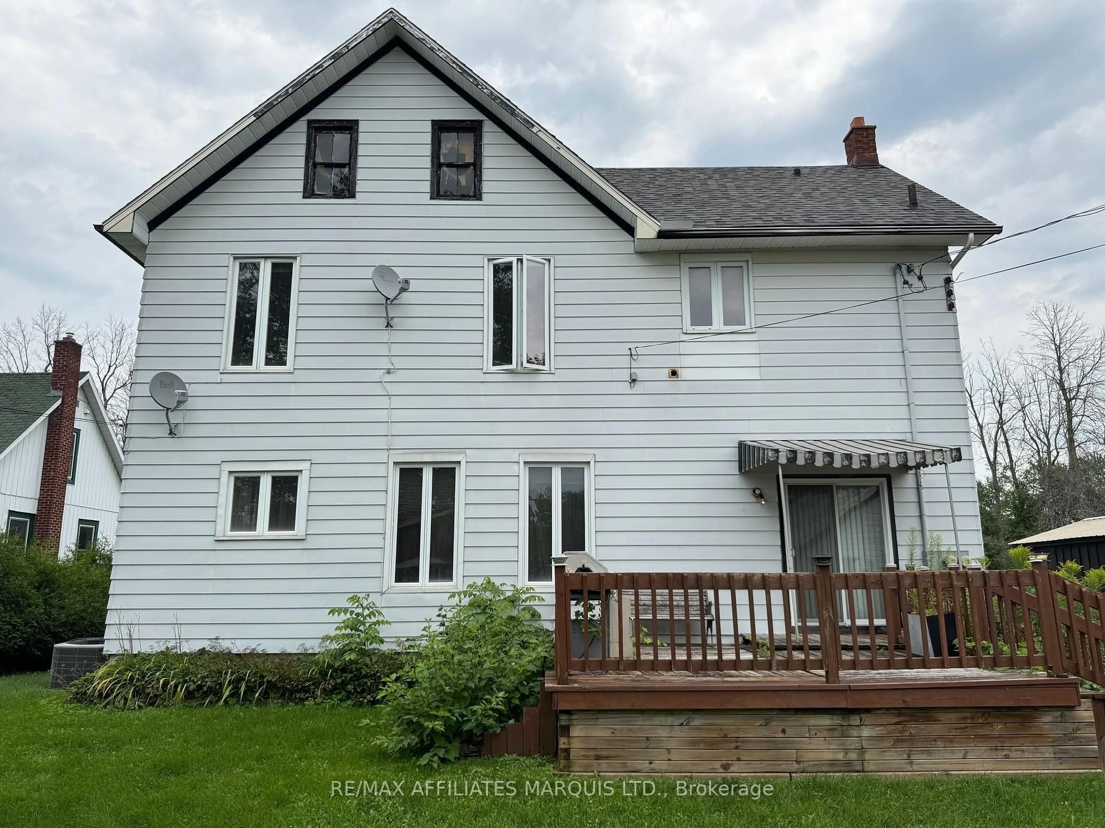 A pic from outside/outdoor area/front of a property/back of a property/a pic from drone, building for 38 Laurier Dr, South Dundas Ontario K0C 1X0