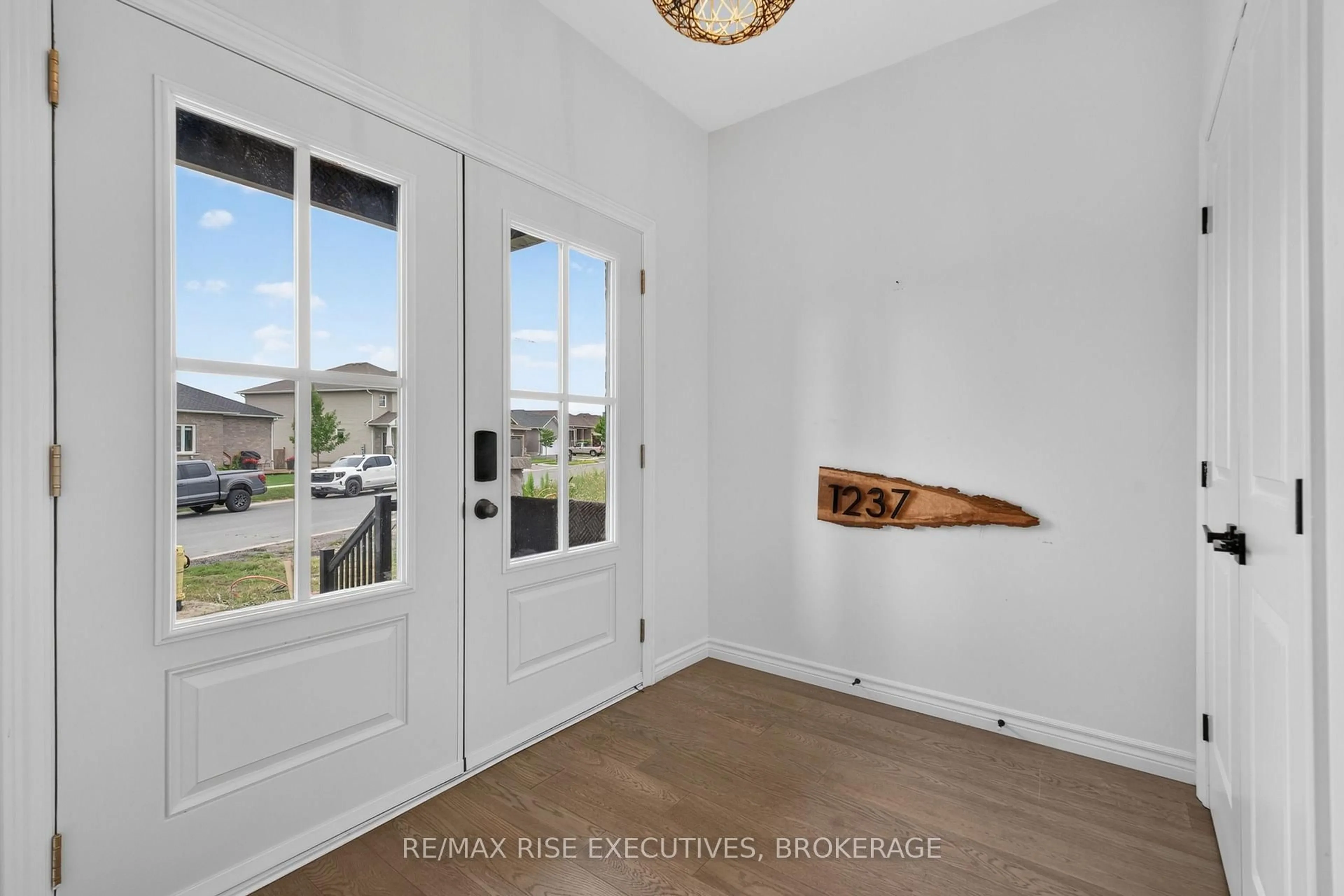 Indoor entryway for 1237 Carfa Cres, Kingston Ontario K7P 0M7