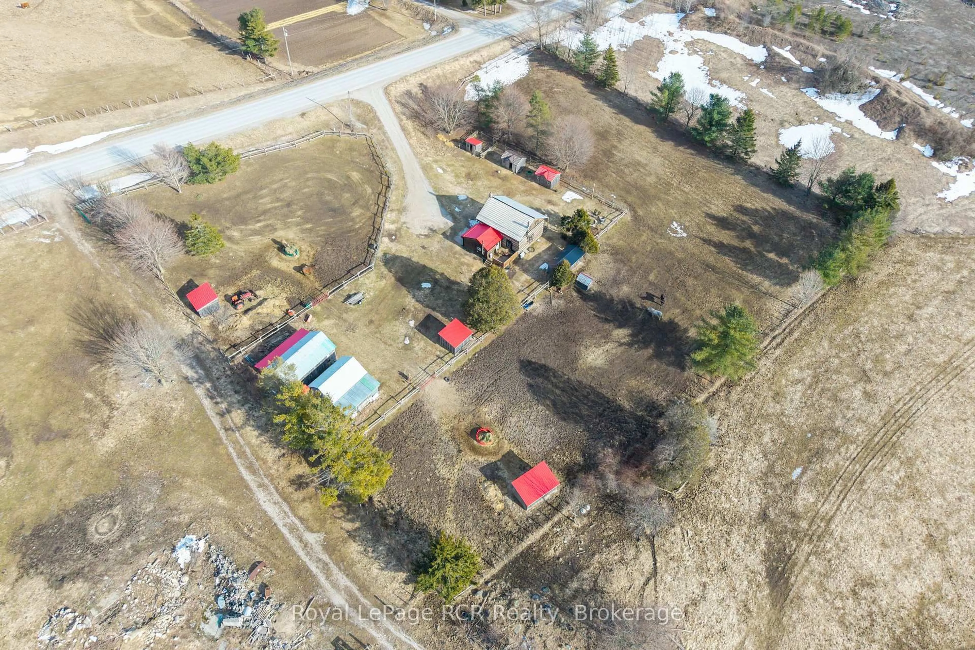 A pic from outside/outdoor area/front of a property/back of a property/a pic from drone, building for 135458 Concession 8, Chatsworth Ontario N0H 1K0