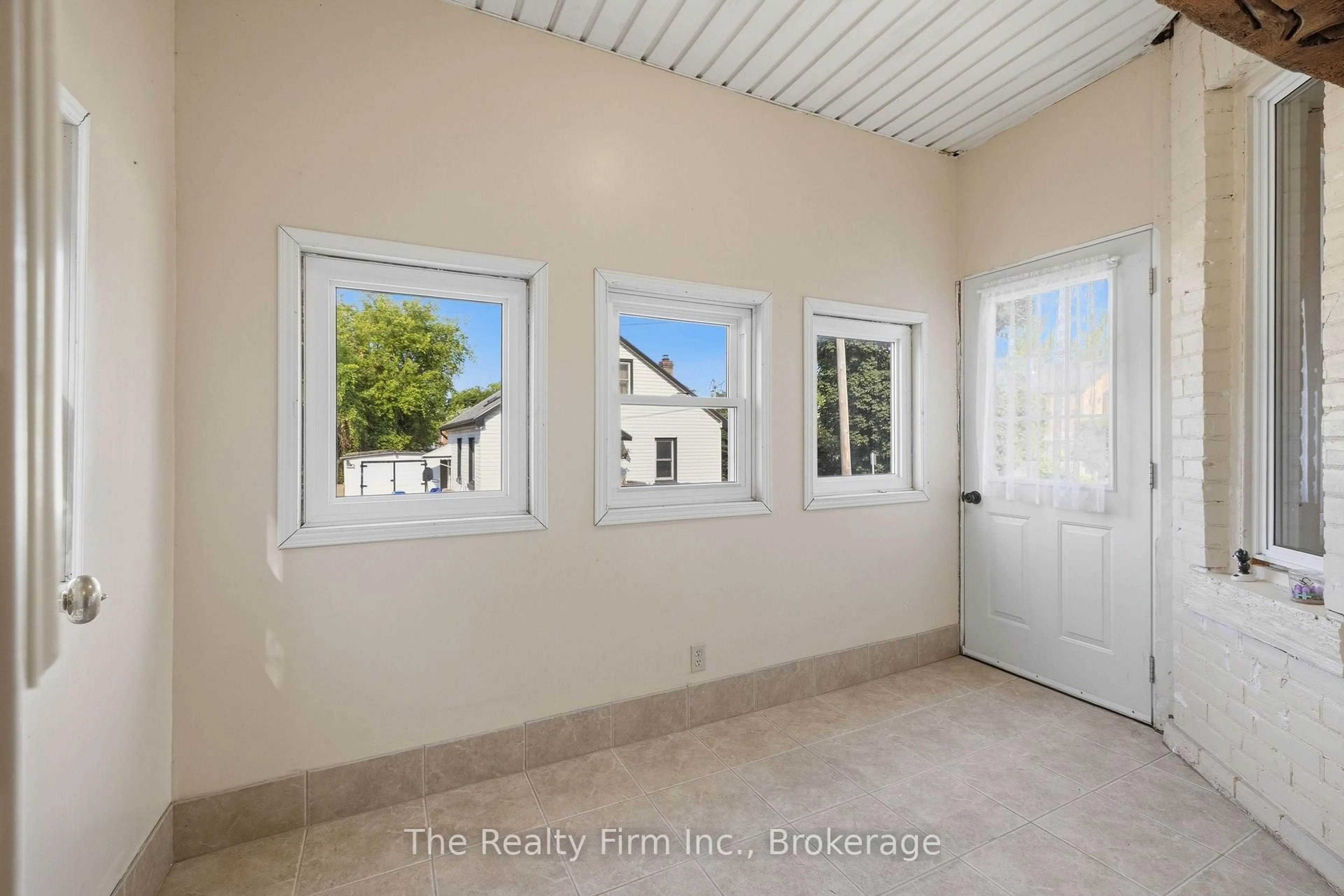 A pic of a room for 17 Douglas St, Woodstock Ontario N4S 2Y1