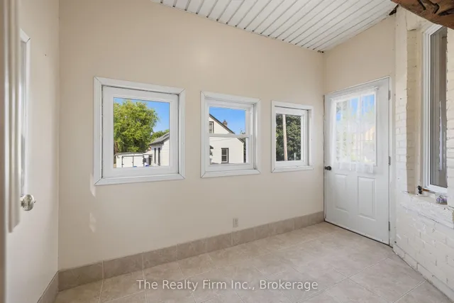 17 Douglas St, Woodstock 4