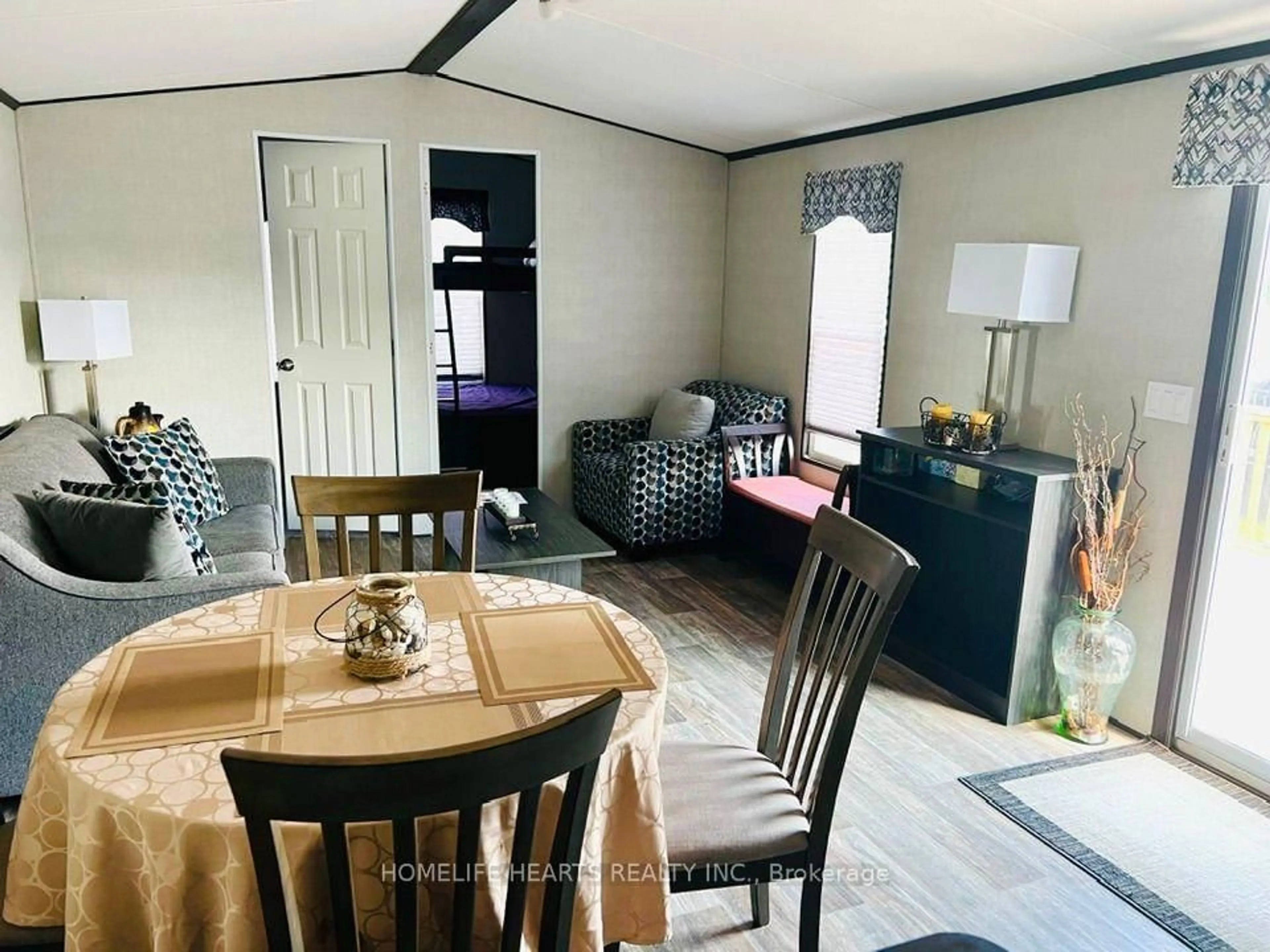 Dining room, wood/laminate floor for 1235 Villiers Line 114 Forest Dr, Otonabee-South Monaghan Ontario K0L 2G0