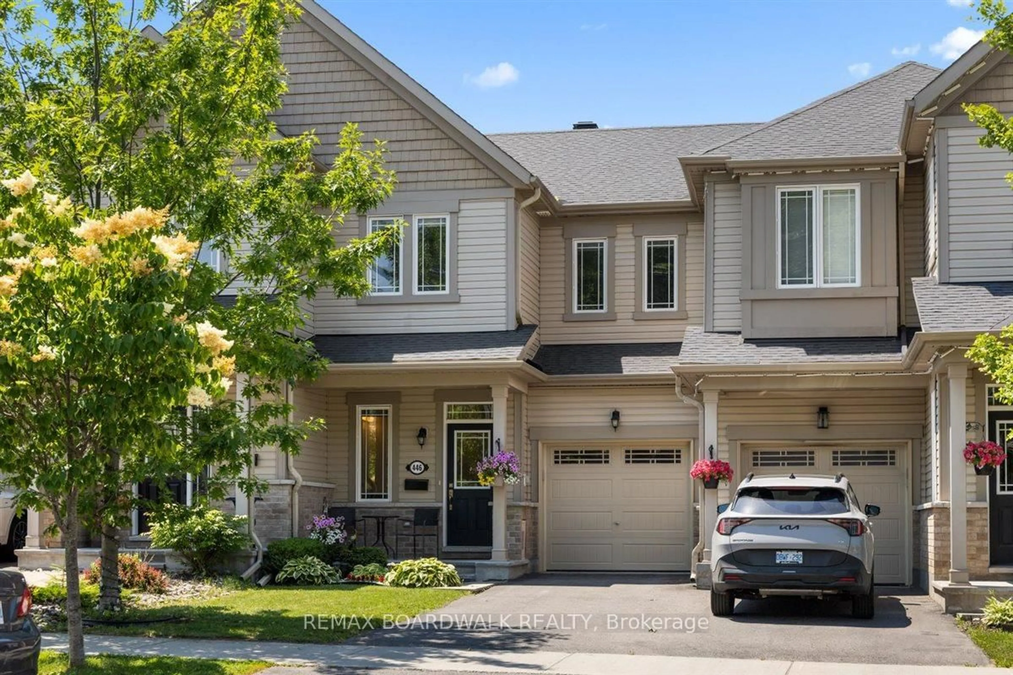 Home with vinyl exterior material, street for 446 Meadowbreeze Dr, Ottawa Ontario K2M 0L1