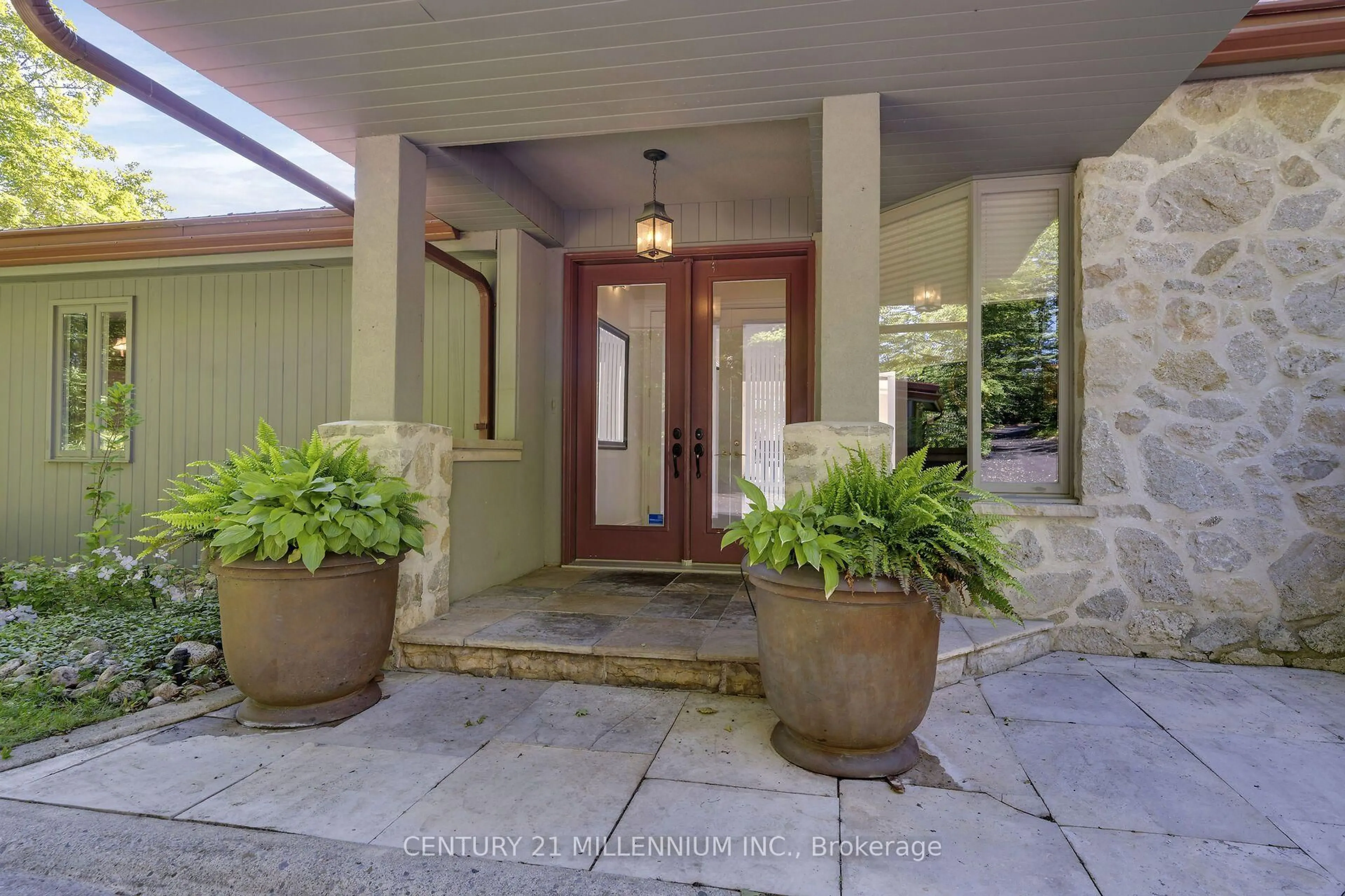 Indoor entryway for 9135 Sideroad 24 Sdrd, Erin Ontario N0B 1Z0