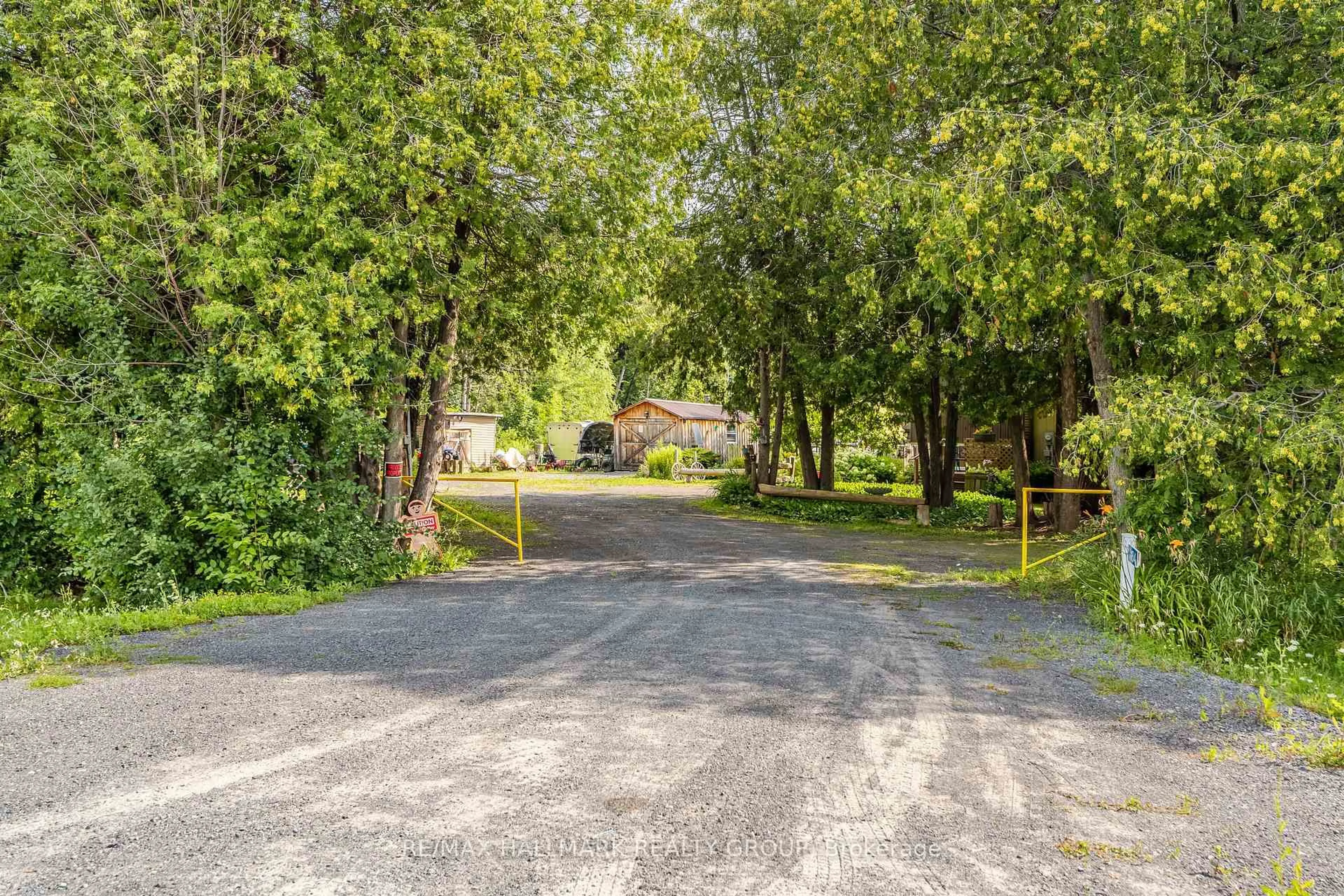 A pic from outside/outdoor area/front of a property/back of a property/a pic from drone, street for 1184 Derry Side Rd, Ashton Ontario K0A 1B0