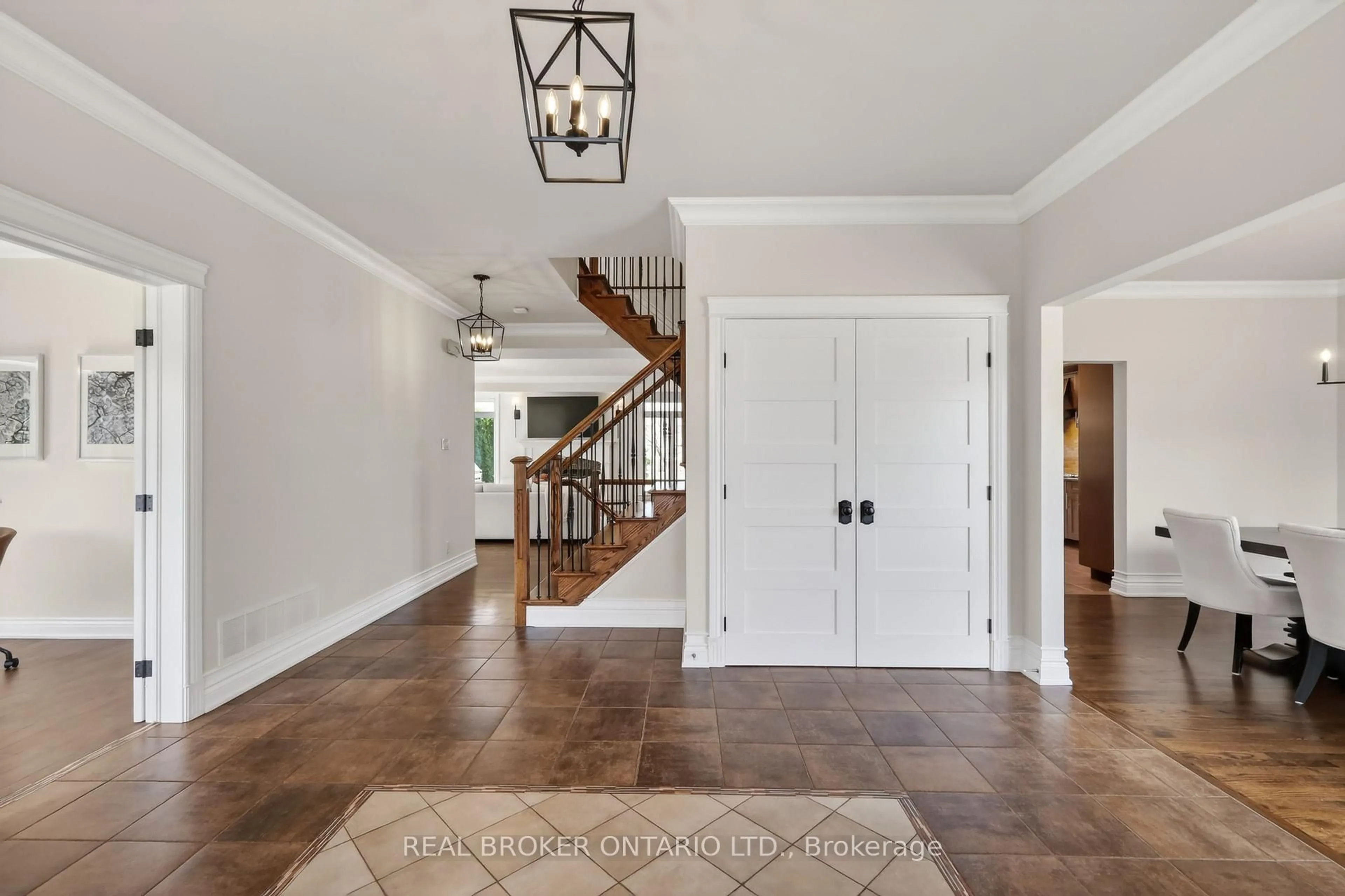 Indoor entryway for 465 Lockmaster Cres, Ottawa Ontario K4M 1L9