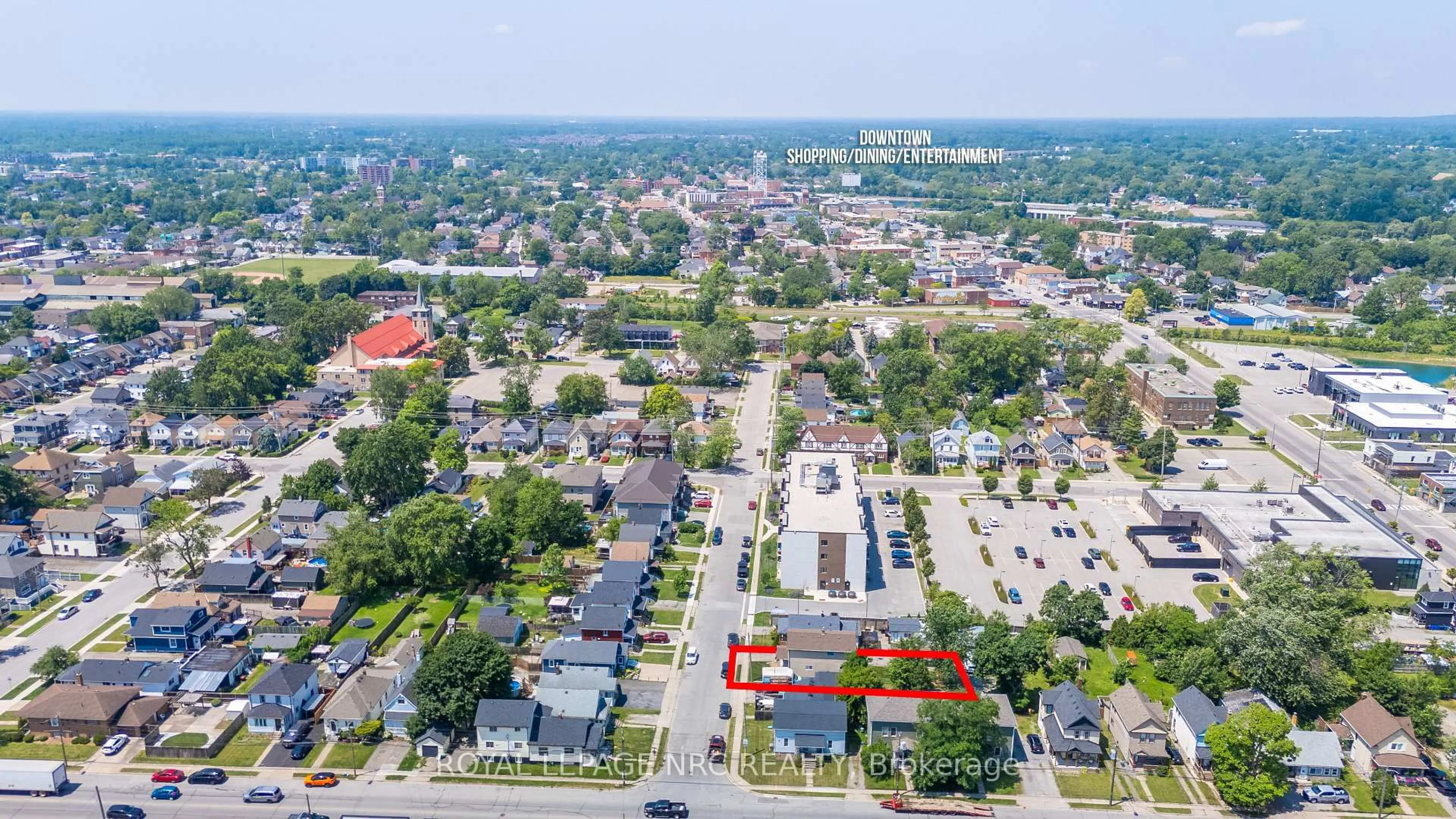 A pic from outside/outdoor area/front of a property/back of a property/a pic from drone, street for 78 York St, Welland Ontario L3B 4A9