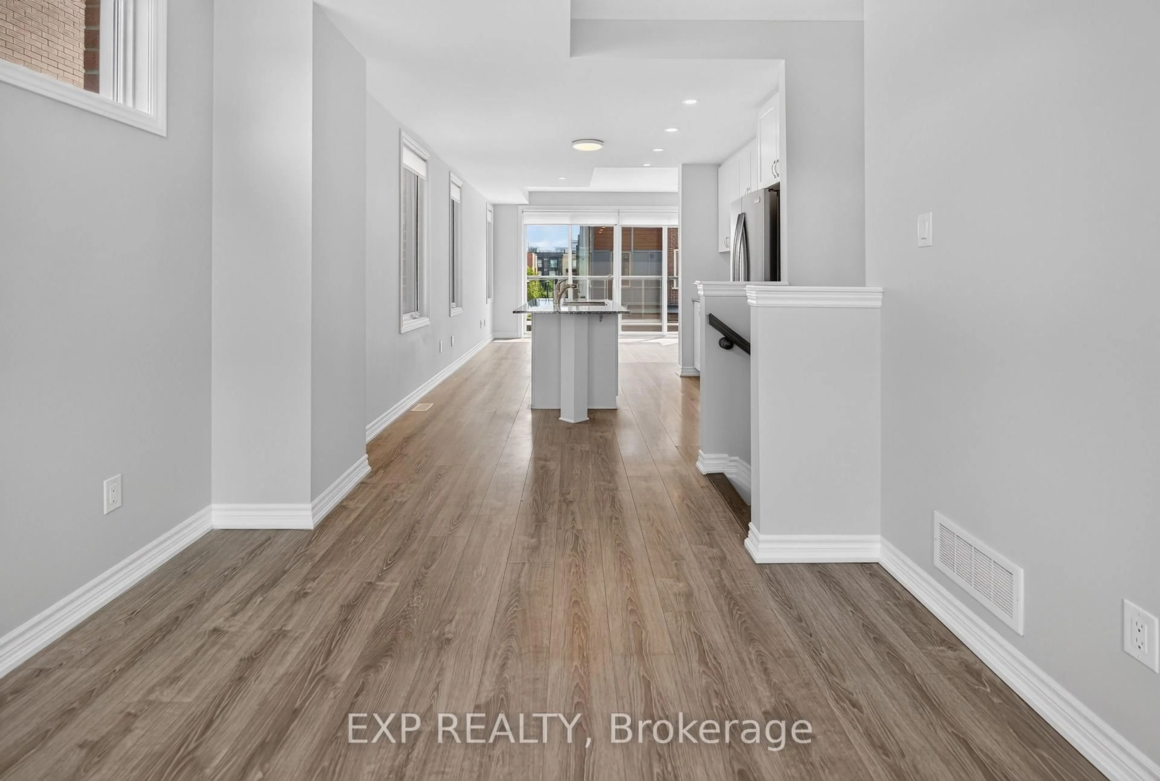 Indoor entryway for 1440 HEMLOCK Rd, Ottawa Ontario K1K 4B9