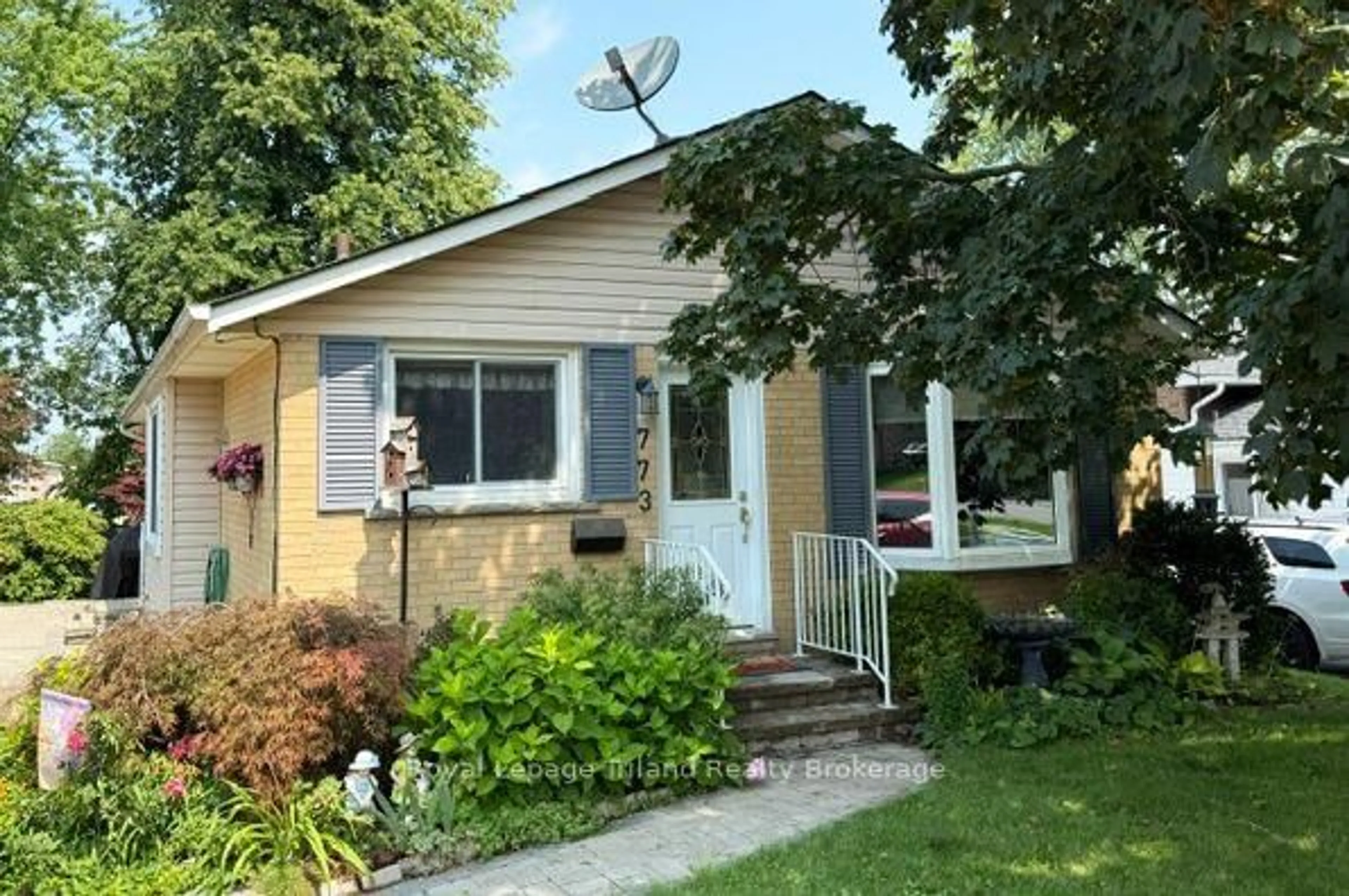 Home with vinyl exterior material, street for 773 Gladstone Dr, Woodstock Ontario N4S 5T1