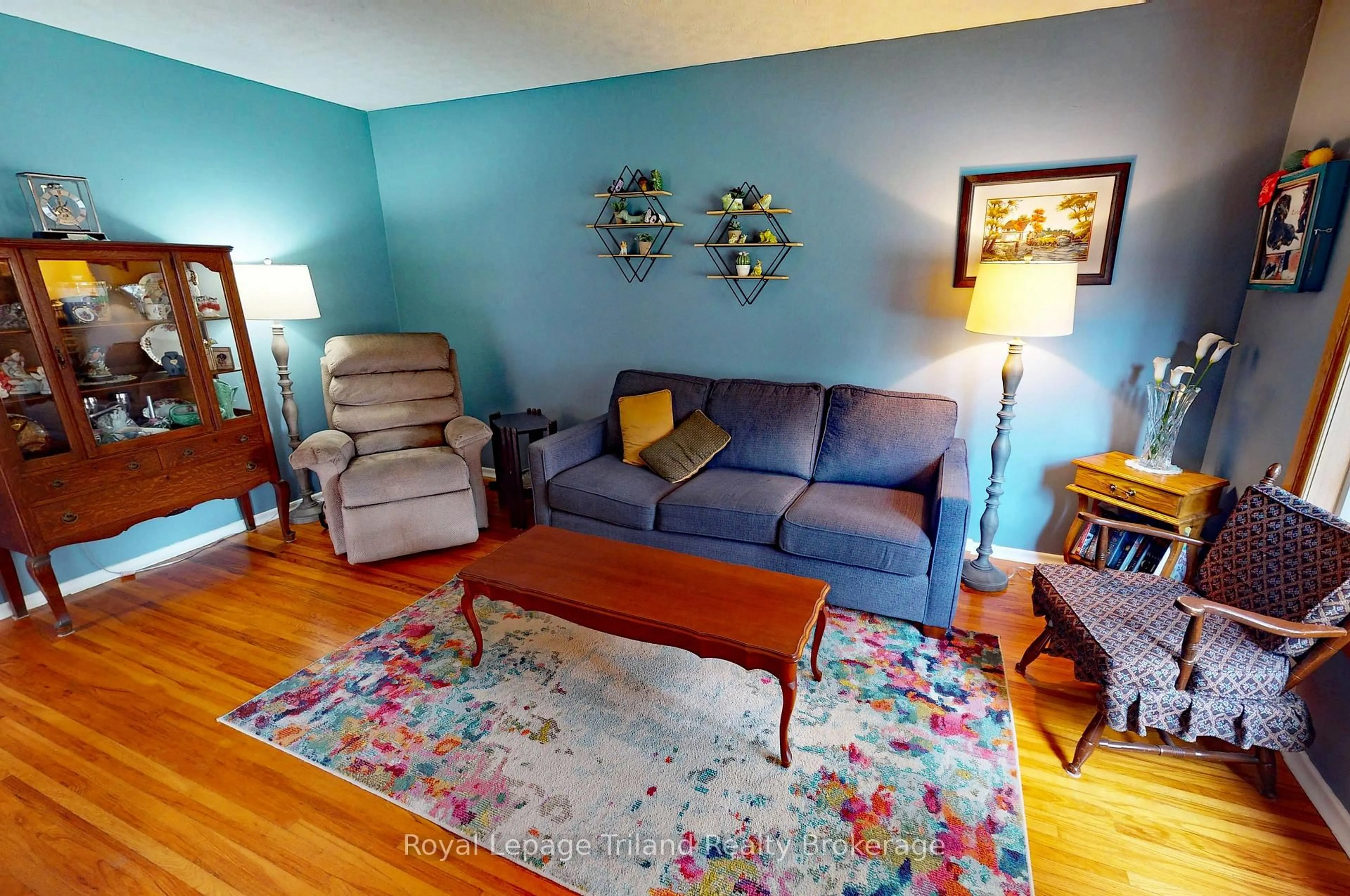 Living room with furniture, unknown for 773 Gladstone Dr, Woodstock Ontario N4S 5T1