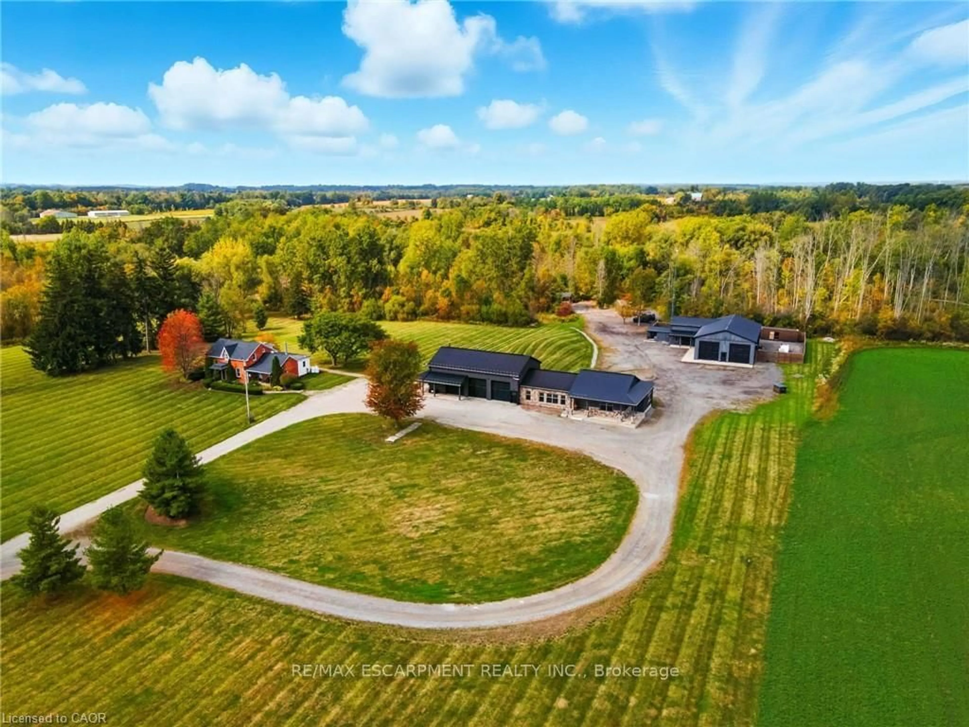 A pic from outside/outdoor area/front of a property/back of a property/a pic from drone, unknown for 437 6th Concession Rd, Hamilton Ontario L8B 1A3