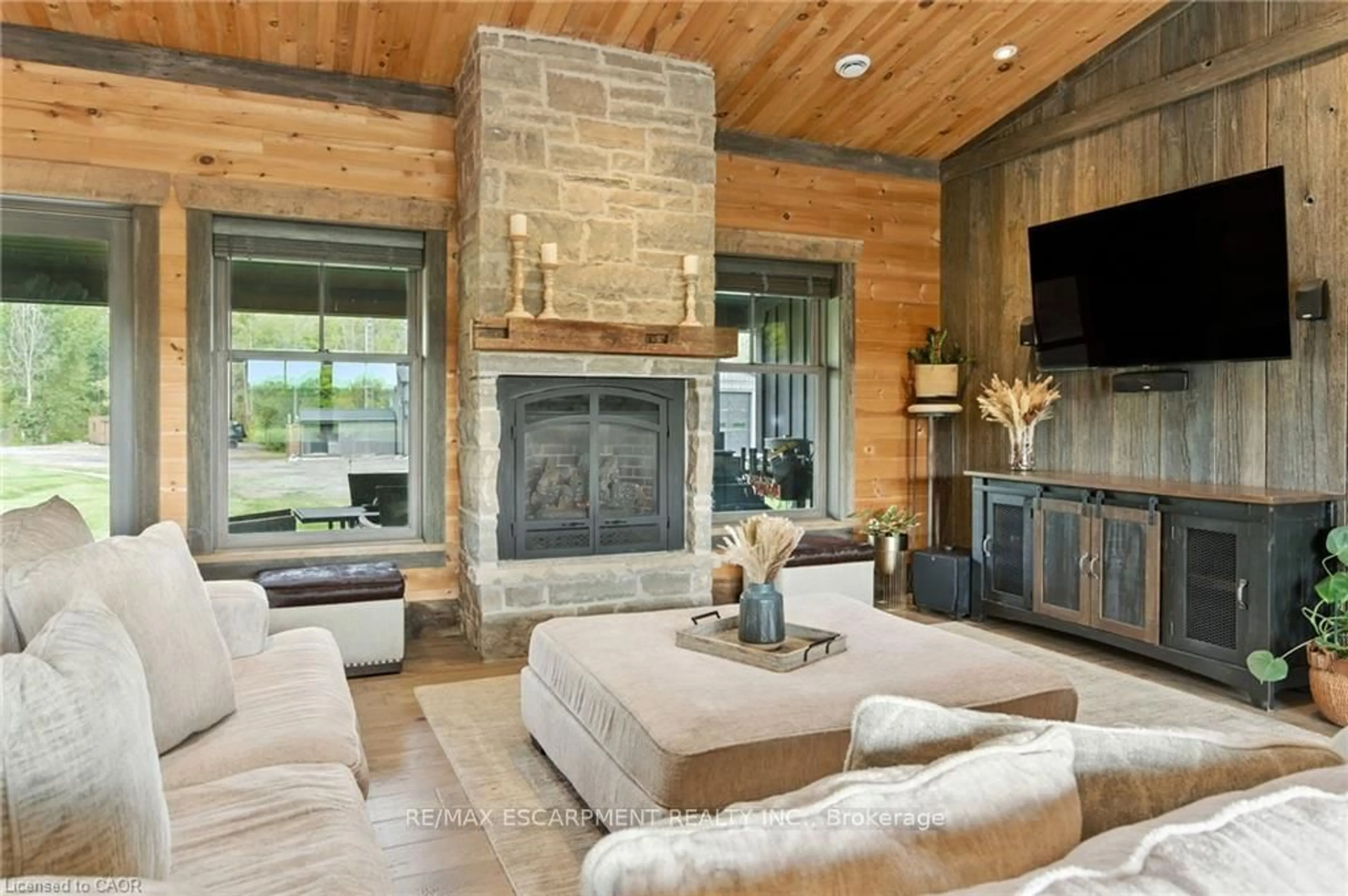 Living room with furniture, unknown for 437 6th Concession Rd, Hamilton Ontario L8B 1A3