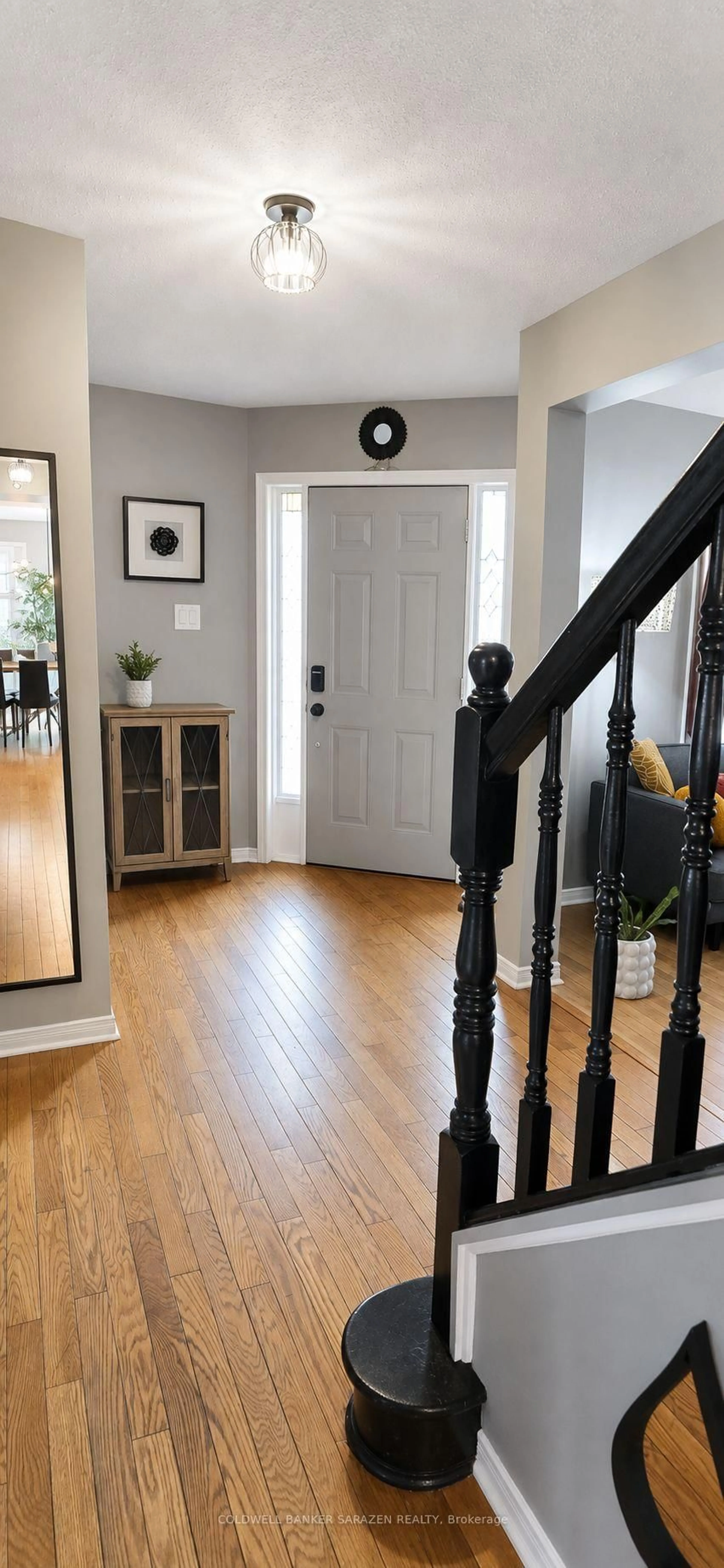 Indoor entryway for 55 Bramblegrove Cres, Ottawa Ontario K1T 3G2