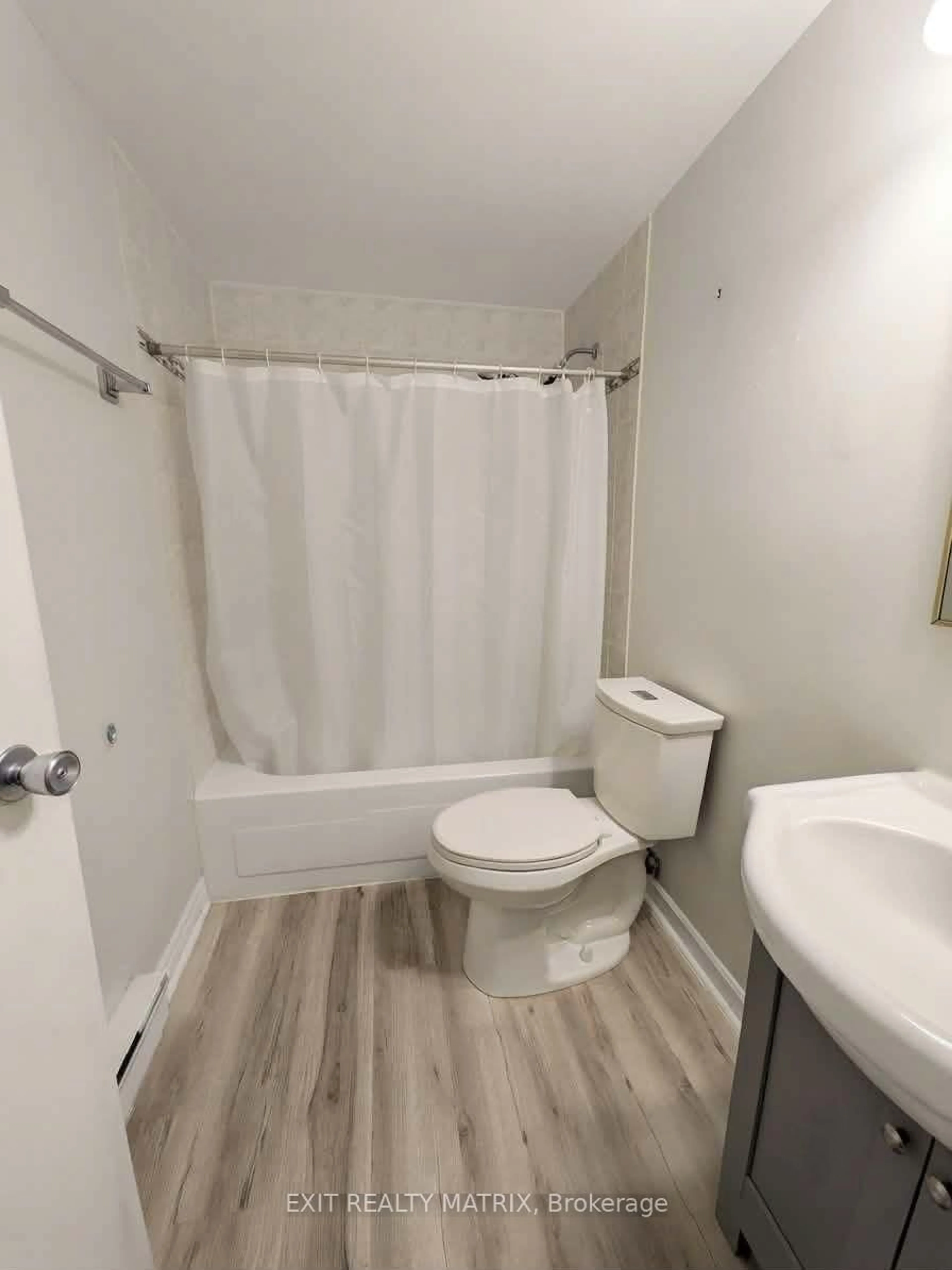 Standard bathroom, unknown for 2041 Arrowsmith Dr #402C, Ottawa Ontario K1J 7V7